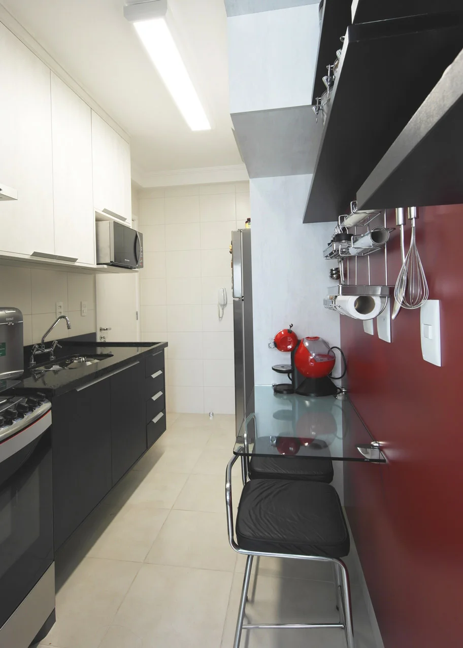 Daniela-Marques-Arquitetura-008-Cozinha-Bancada-Refeicoes-Vidro.jpg