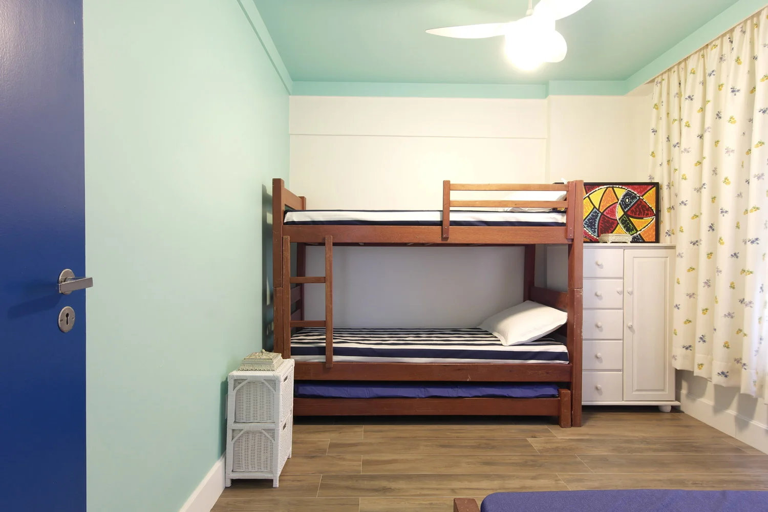 Daniela-Marques-Arquitetura-018-Quarto-Crianca-Teto-Colorido.jpg