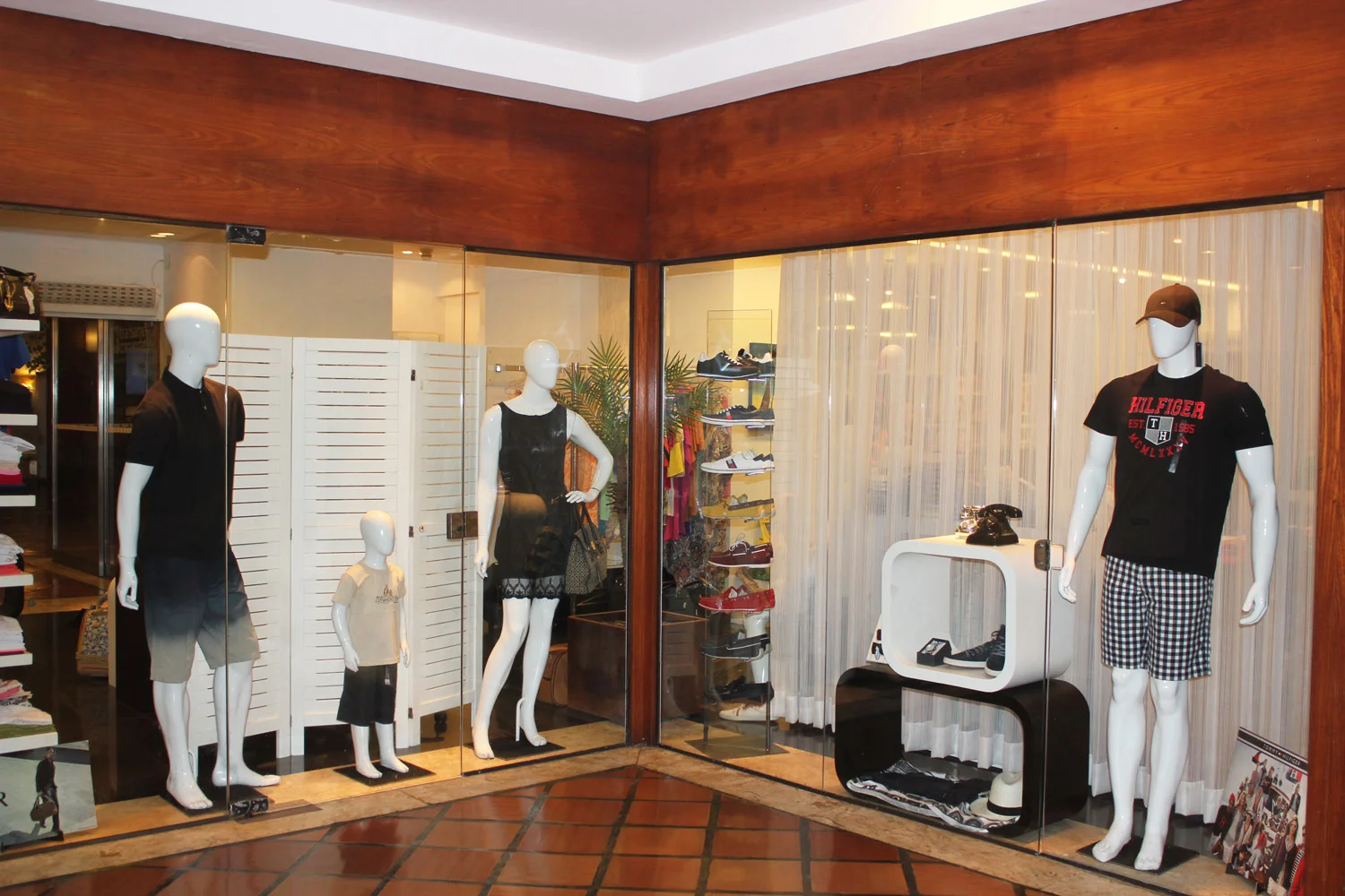 Daniela-Marques-Arquitetura-003-Vitrine-Biombo-Ilha-Comandatuba.jpg