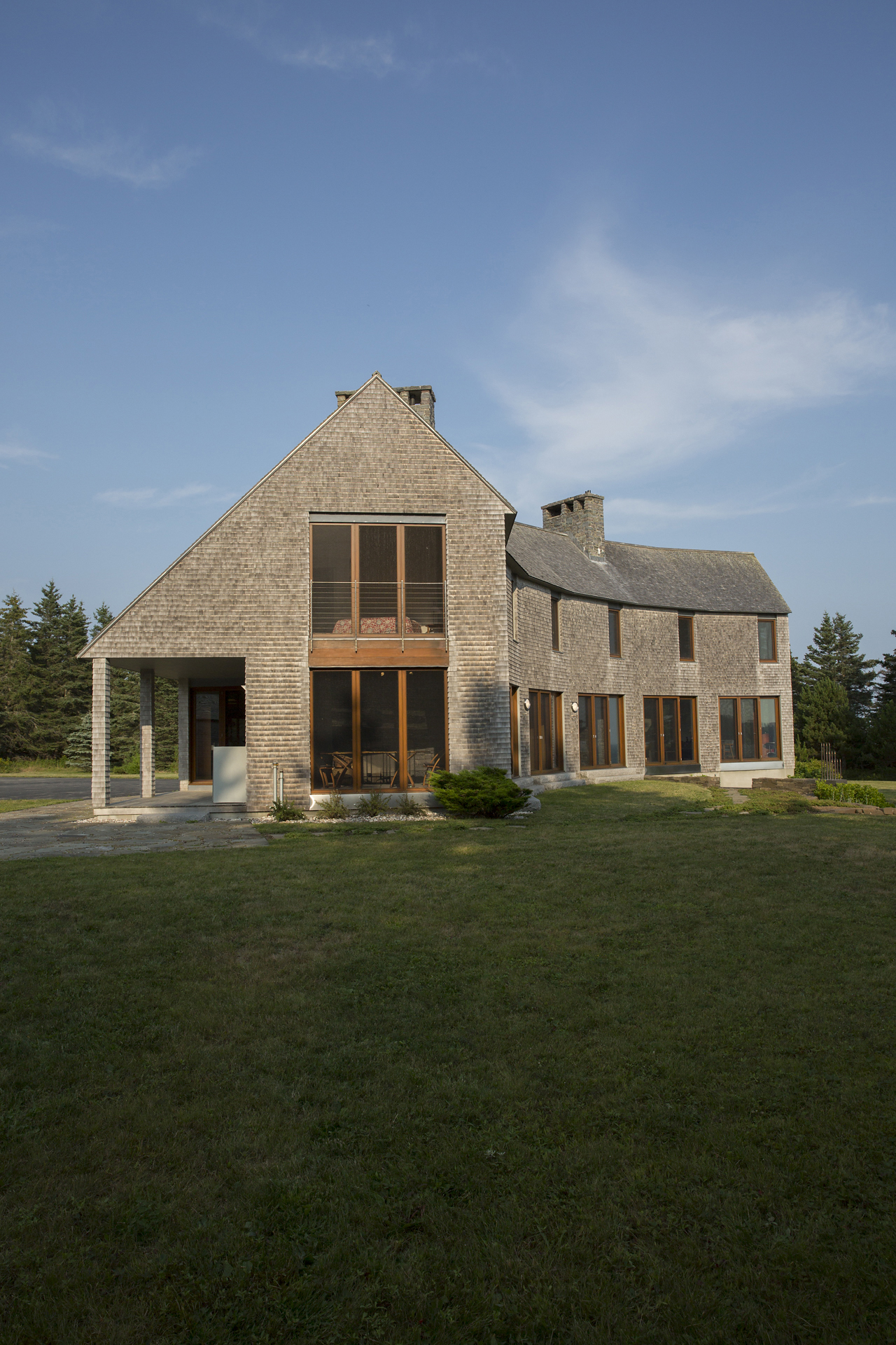 Shoshannah_White-Tonee_Harbert_ElliottElliottArchitecture_DeepCoveResidence_04.jpg