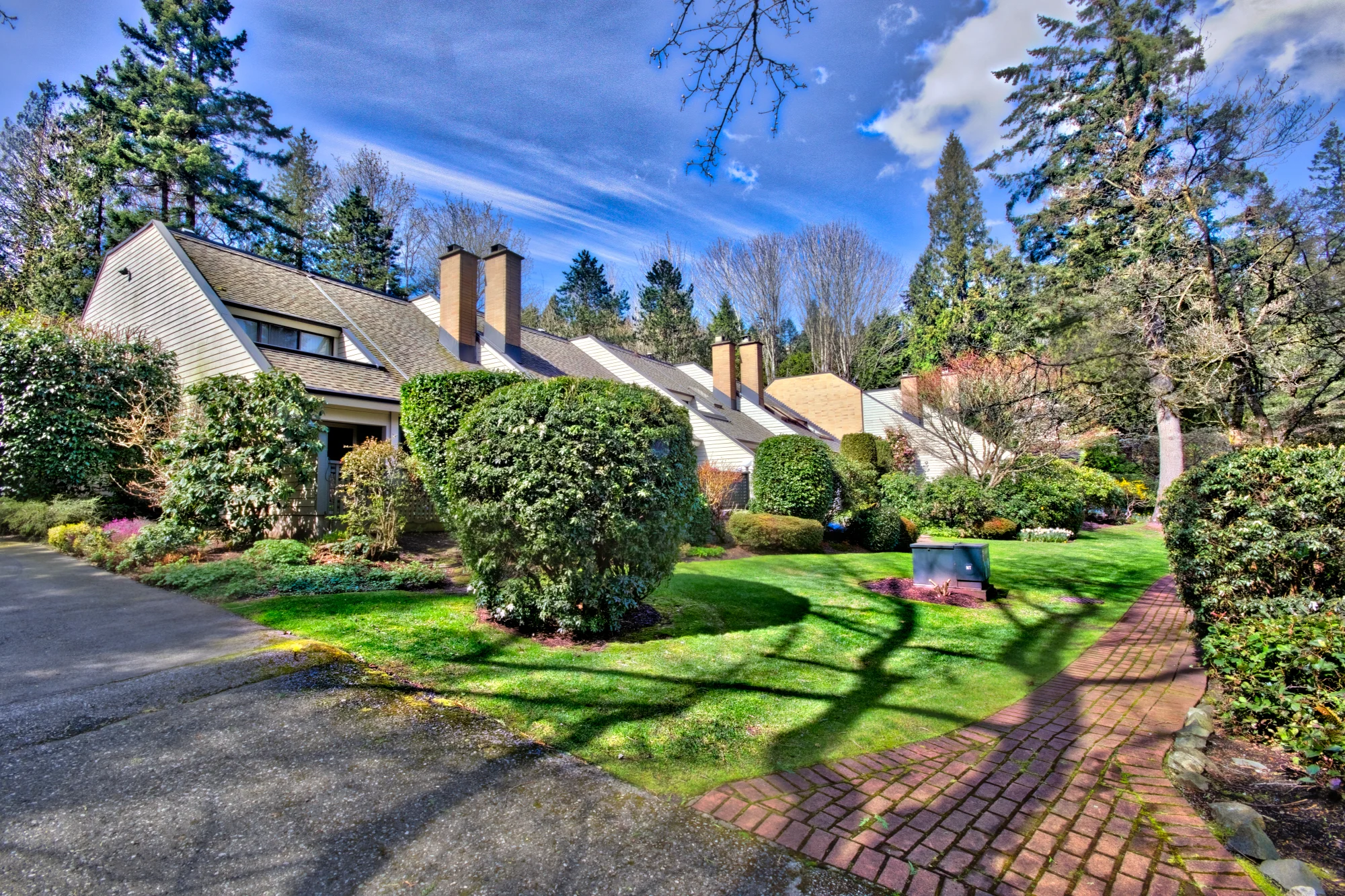DSC_2712_HDR entrance to gardens near john.jpeg