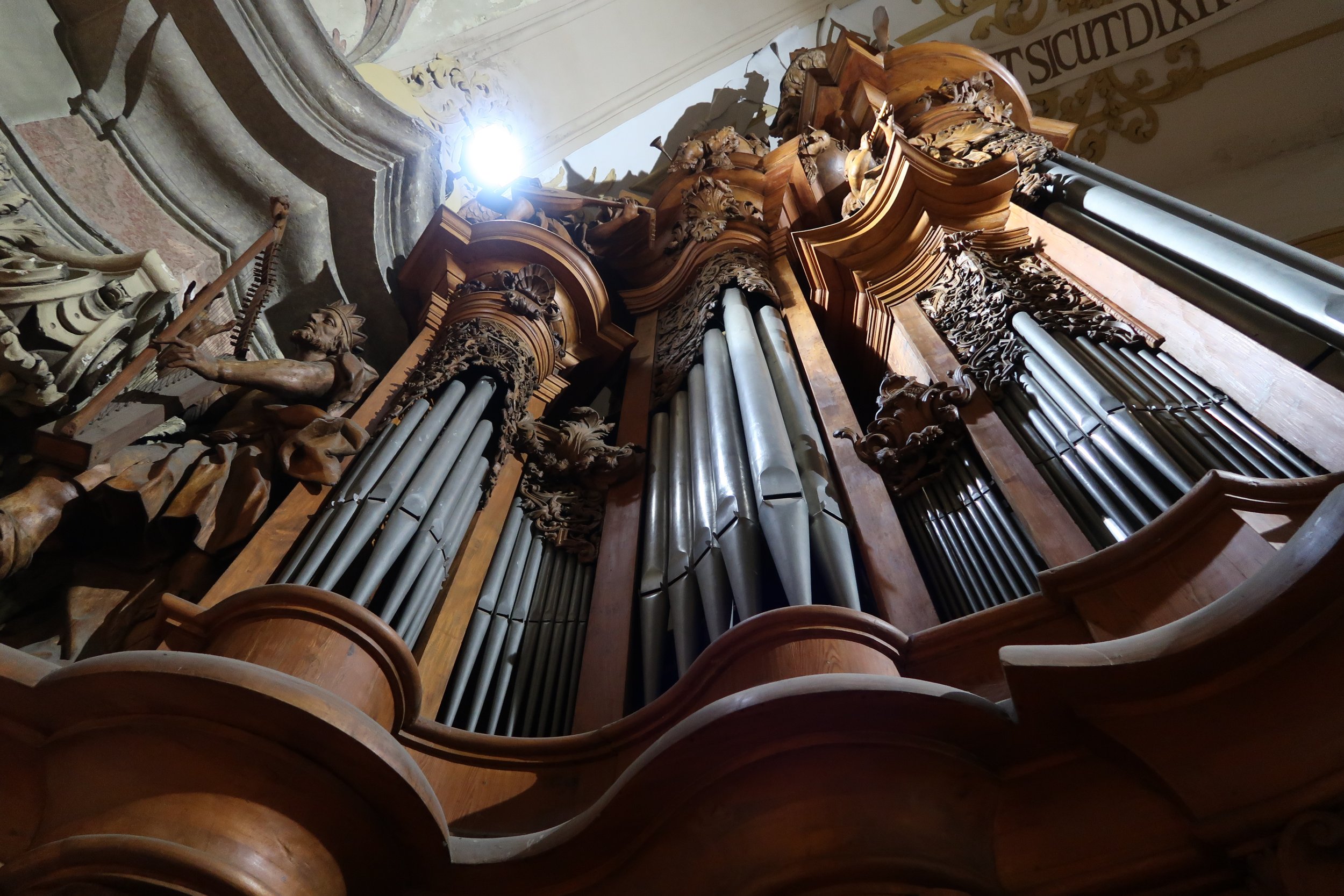Let the Pipes Resound! Music for Choir & Organ