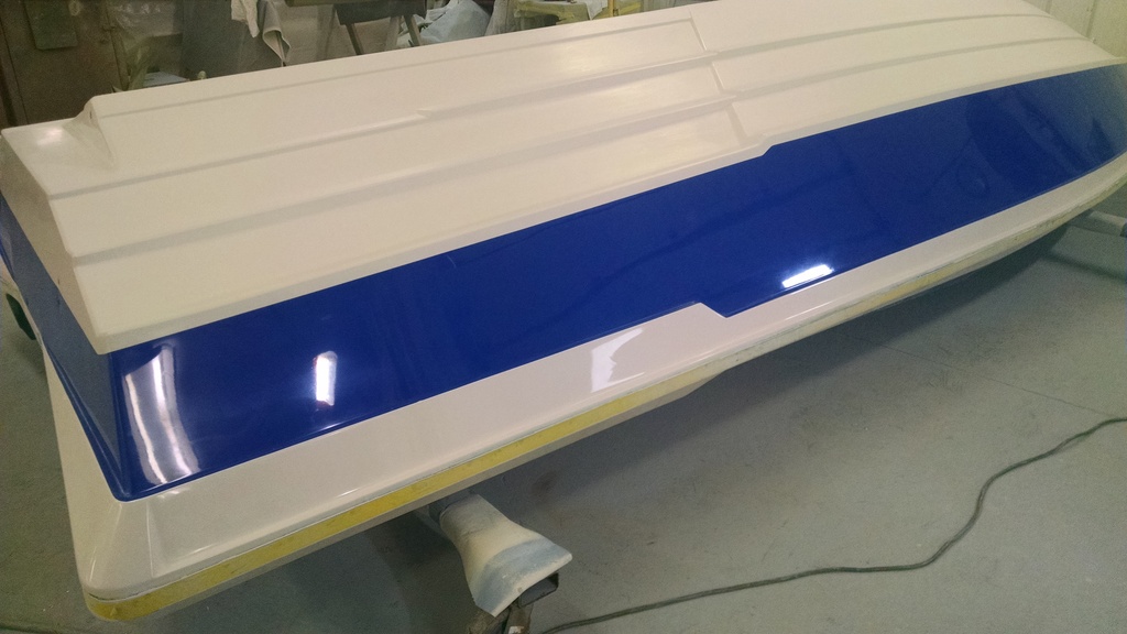You can see the unique hull design of the Starflite, which features small steps in the outer sections, full running strakes and a large notch at the transom. 