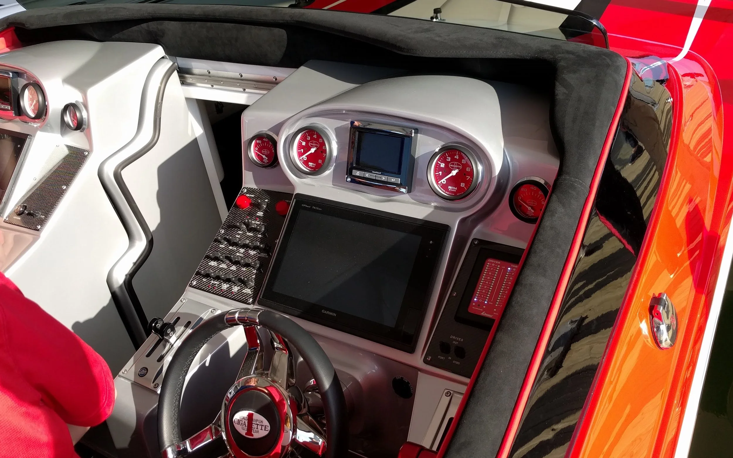 Cigarette is doing an amazing job with combining modern screens yet keeping traditional dials. 