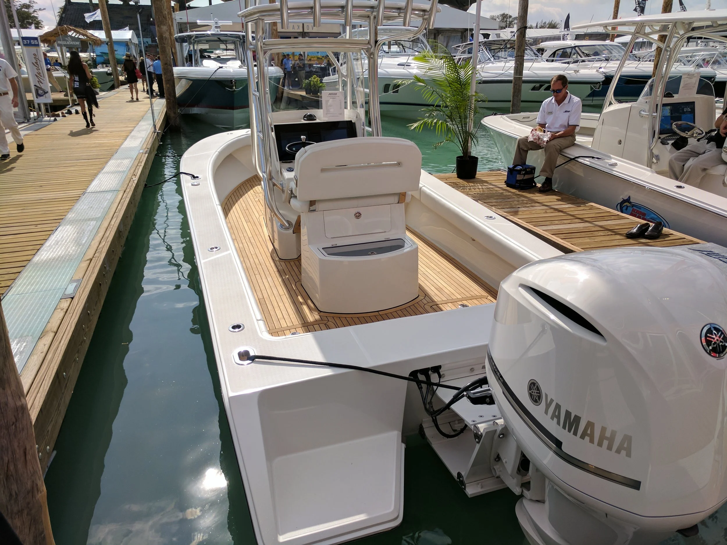 The Porta Bracket is unique and has a few advantages to its clever design. It's flush on the bottom so aids in planing instead of trapping water like some open brackets, plus it is completely height adjustable with ample set back. It is lighter than an enclosed bracket as well.