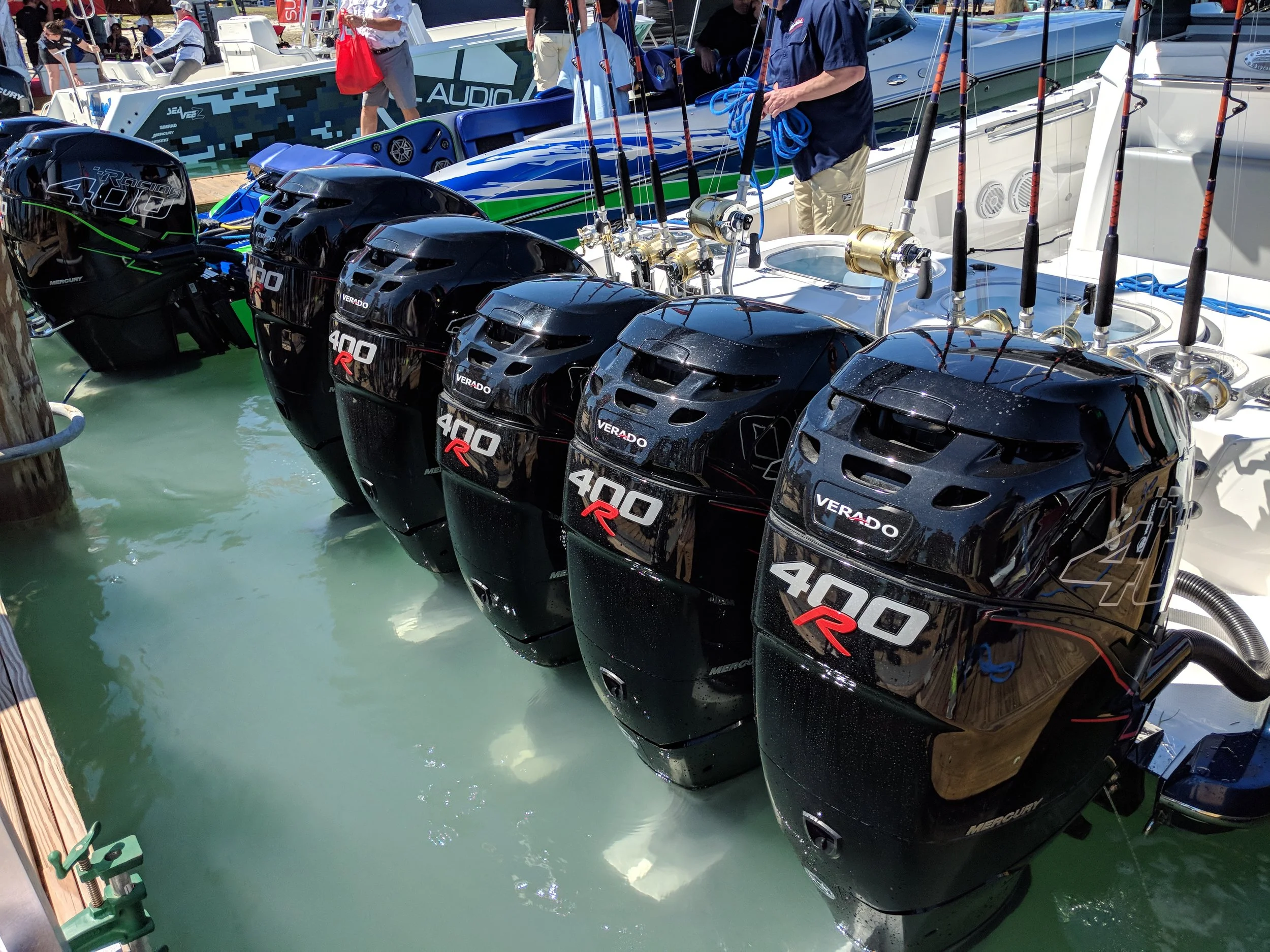 The Verado 400R is right at home on the back of big center consoles with the HD gearcase and multiple engine installations, like this quintuple setup. Ya, that's 5. 