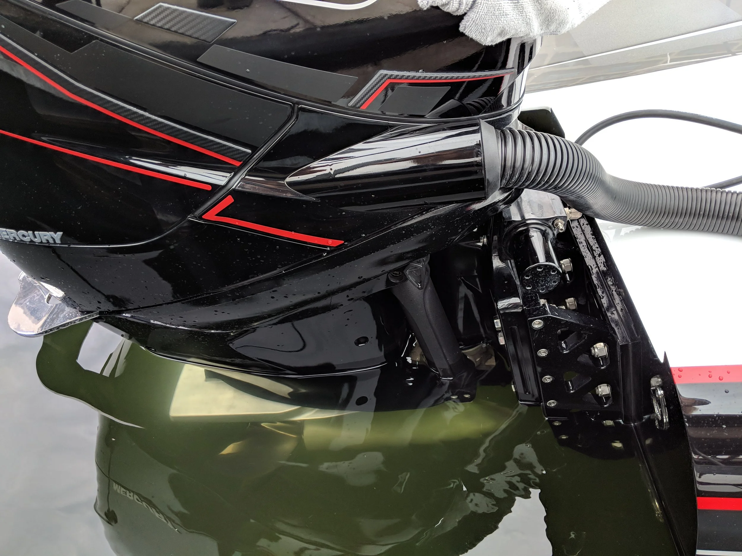 Shaun Torrente’s STR X-ACT brackets are the most widely used on big outboard cats.