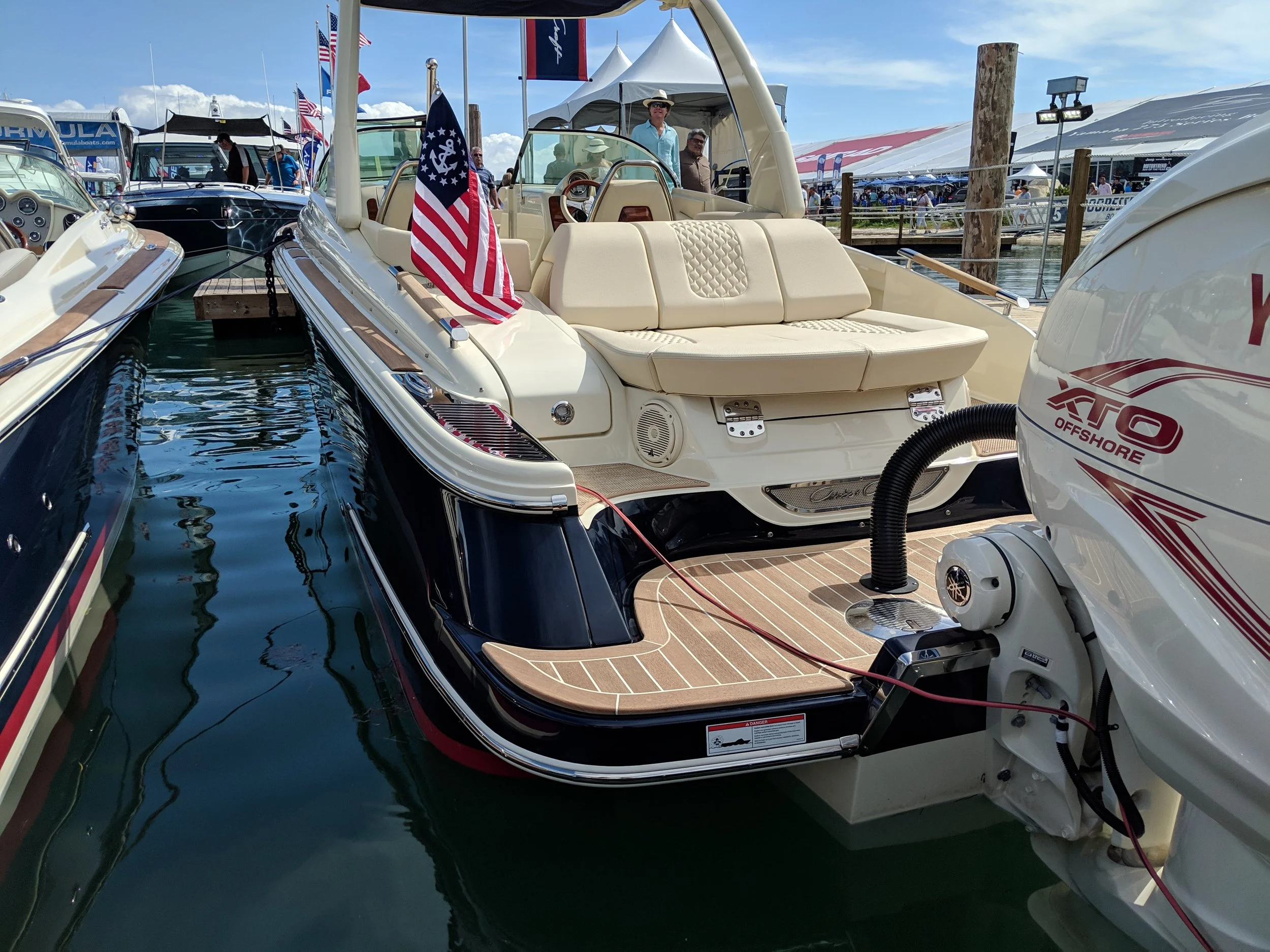 More traditional builders like Chris Craft are getting in on the action by offering several outboard models, even in their regular cruisers. The big Yamaha XTO 425 means single engine on bigger boats is no problemo.