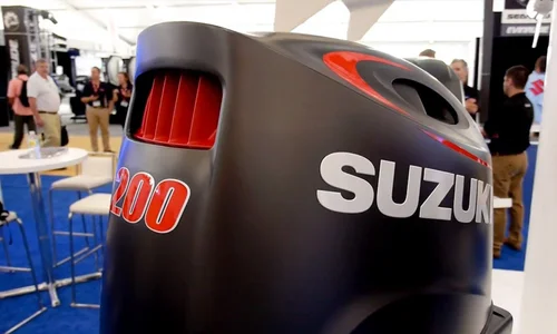 The Best 200 Hp Outboards Roundup Mercury Yamaha And Suzuki Wave To Wave