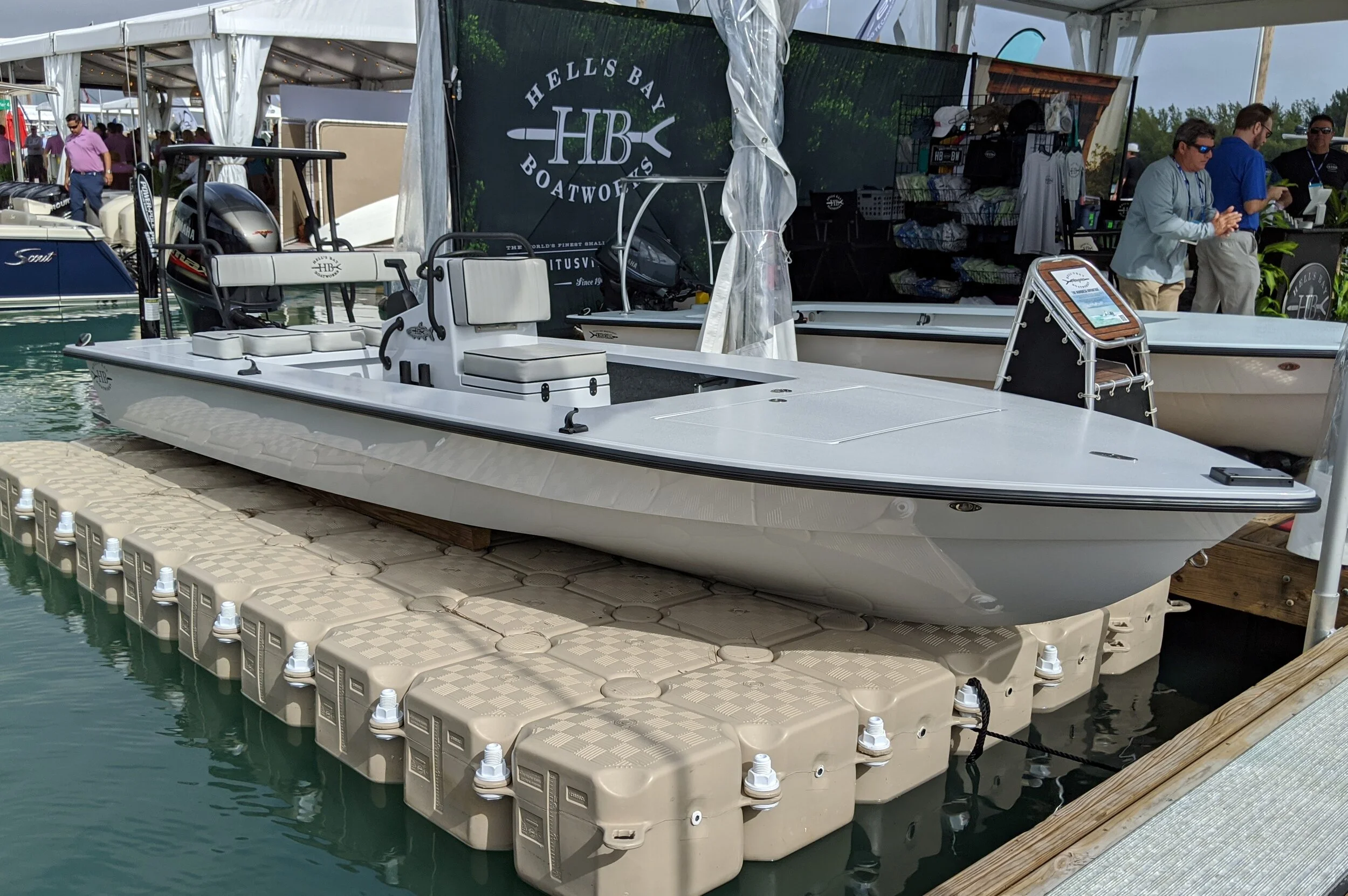 Outboard Showdown Mercury And Yamaha 115 Hp Comparison Light Is Good Wave To Wave