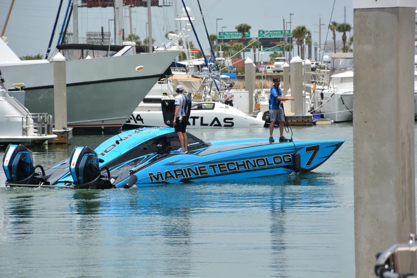 MTI 390X 450R class. 
#wavetowave #fastboats #mtiboats #marinetechnology #raceboats #mercuryracing #450R