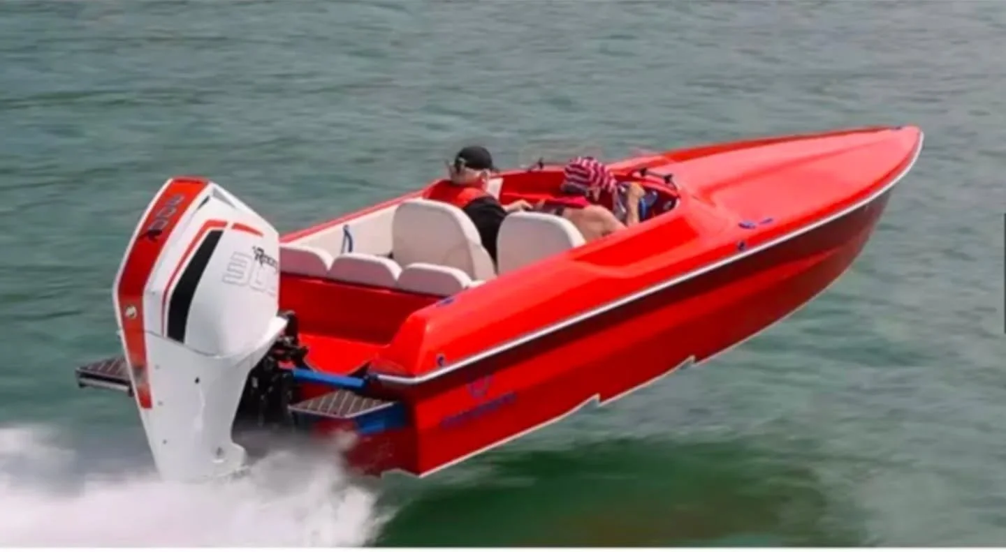 The Chaudron 22 flying at the Rocky Top Power run, find the article on @speedonthewater photo by @jeffhelmkamp
#wavetowave #fastboats #chaudronmiami #chaudronpowerboats