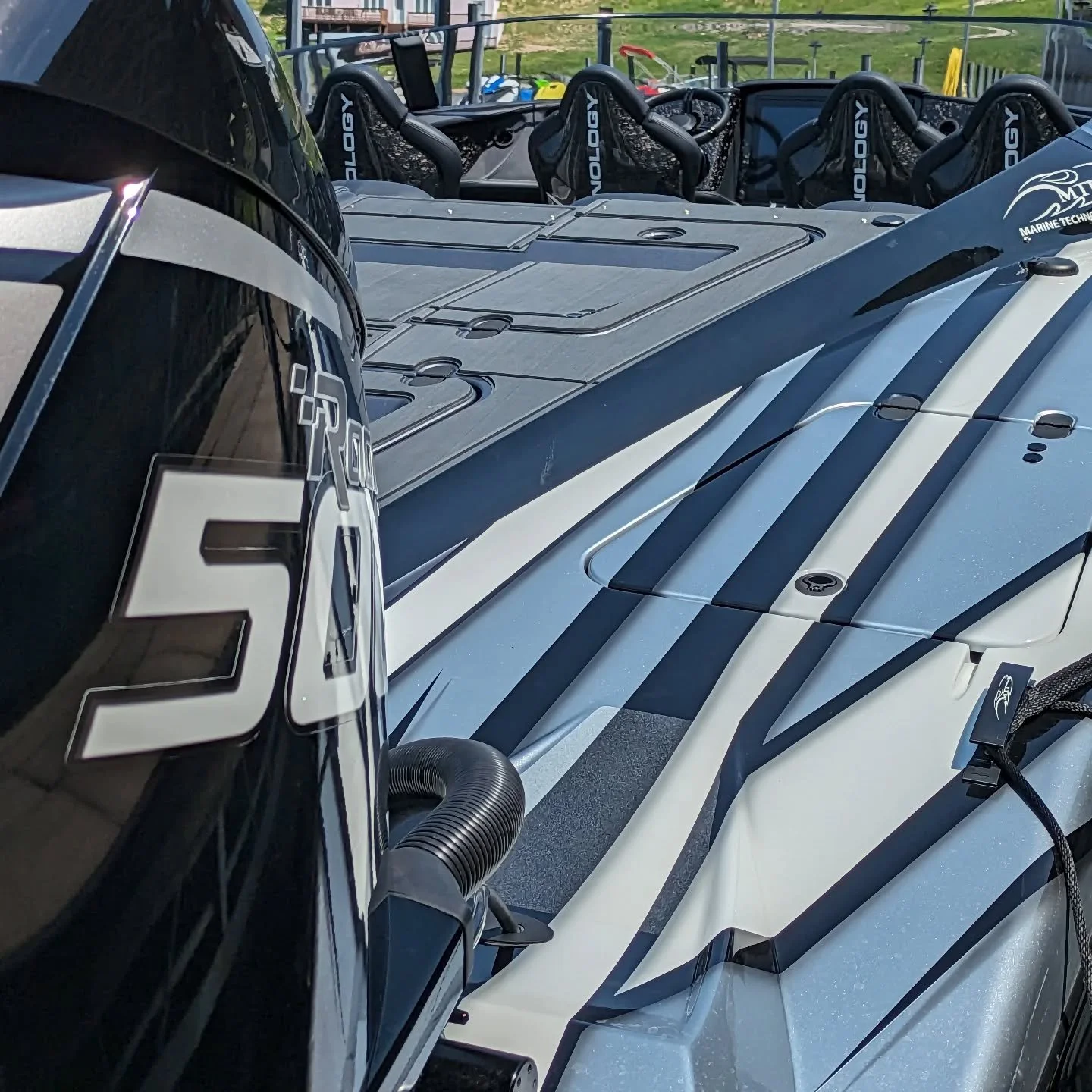 The latest article compares an old school MTI 44 with Keith Eickert 1050 engines, to a new 440X with twin 500R. An odd comparison but fun to see the numbers. The 44 numbers come from an old Powerboat test. Guess which one is faster?
#wavetowave #fast