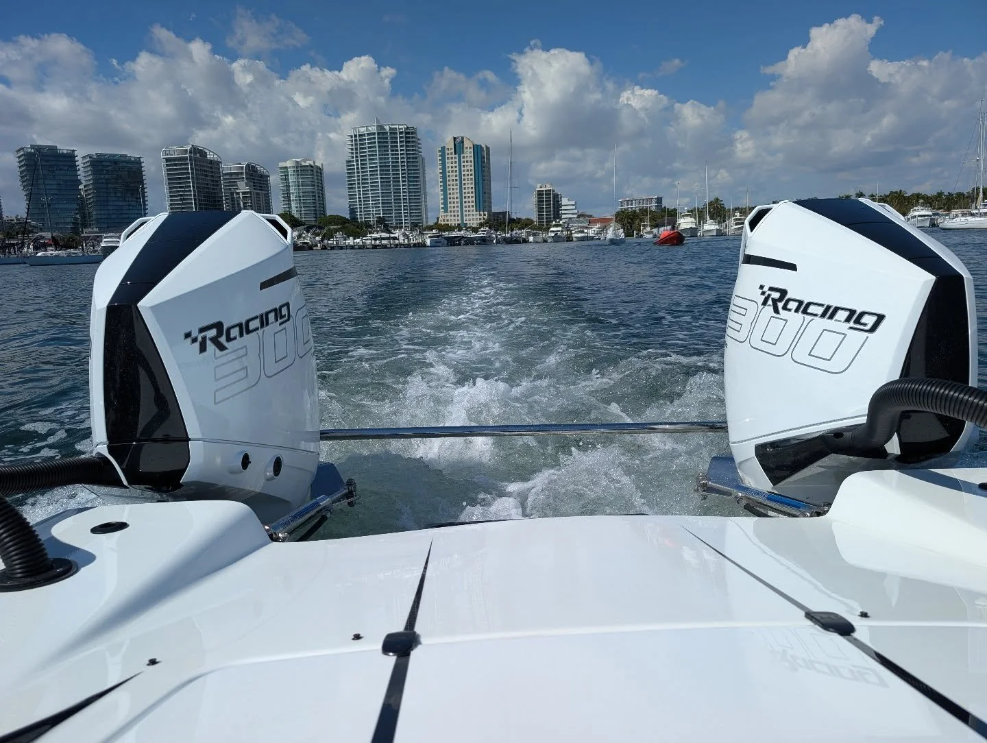 The Miami Boat Show is kicking off. performance P280 with mercury Racing 300R 15"
#wavetowave #fastboats #mercuryracing #performanceboats #setthewateronfire