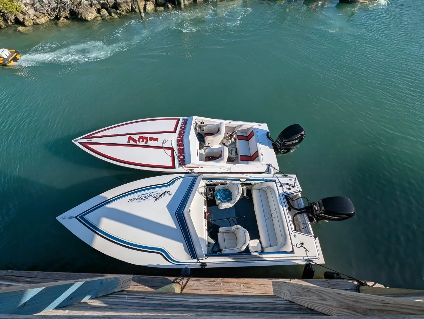 Crazy who you run into in the keys. The Bayrippers Velocity and Connor's 22 Progression. Nice to see Glen and Connor.
#wavetowave #fastboats #bayrippers #witnessprotection #progressionboats