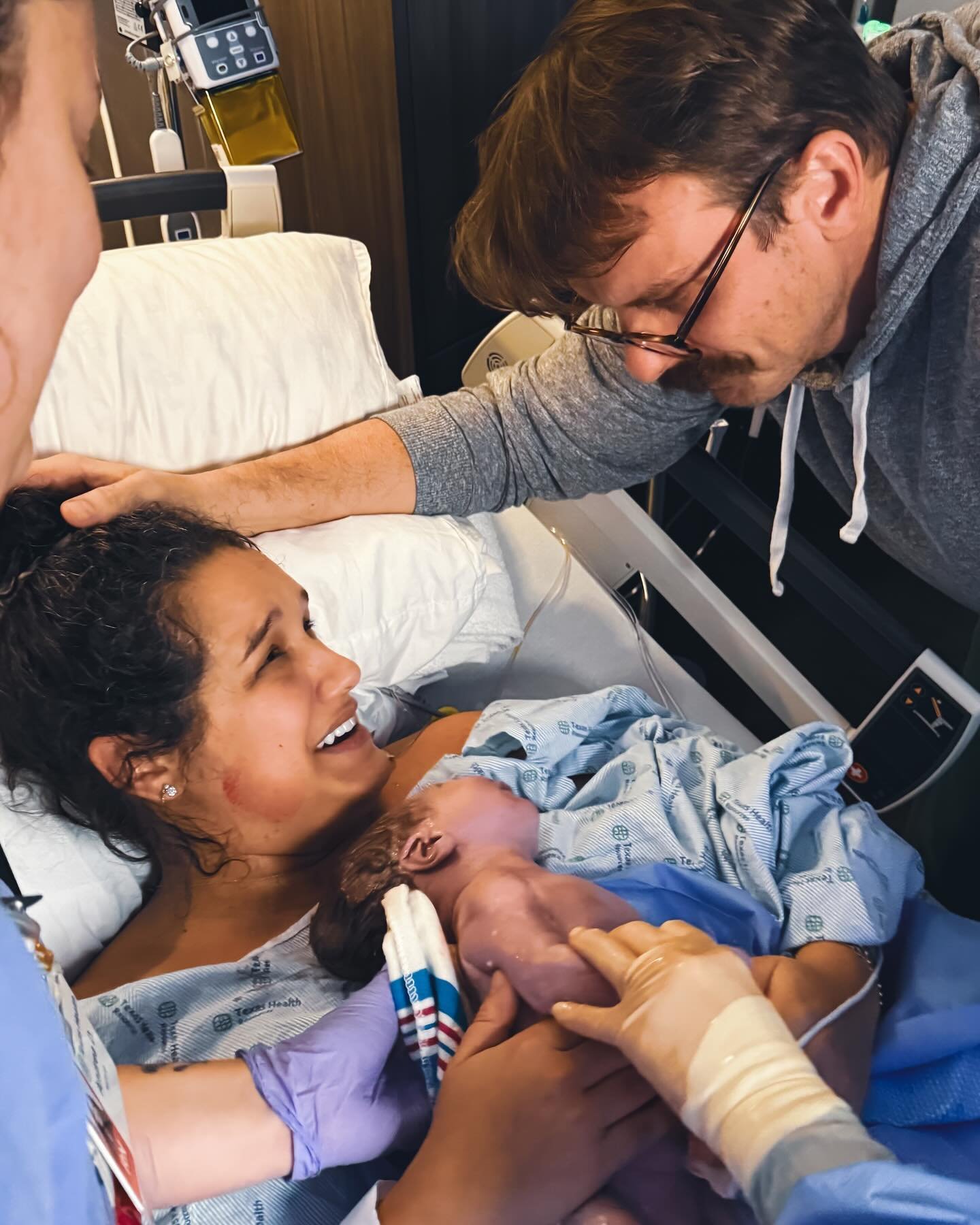 one whole week with our Starman filled with family and friend visits, a lot of happy tears, a lot of panicked tears, sleep deprivation, trash cans full of pads, the literal horror of cluster feeding, and the beauty of learning our son. please scroll 