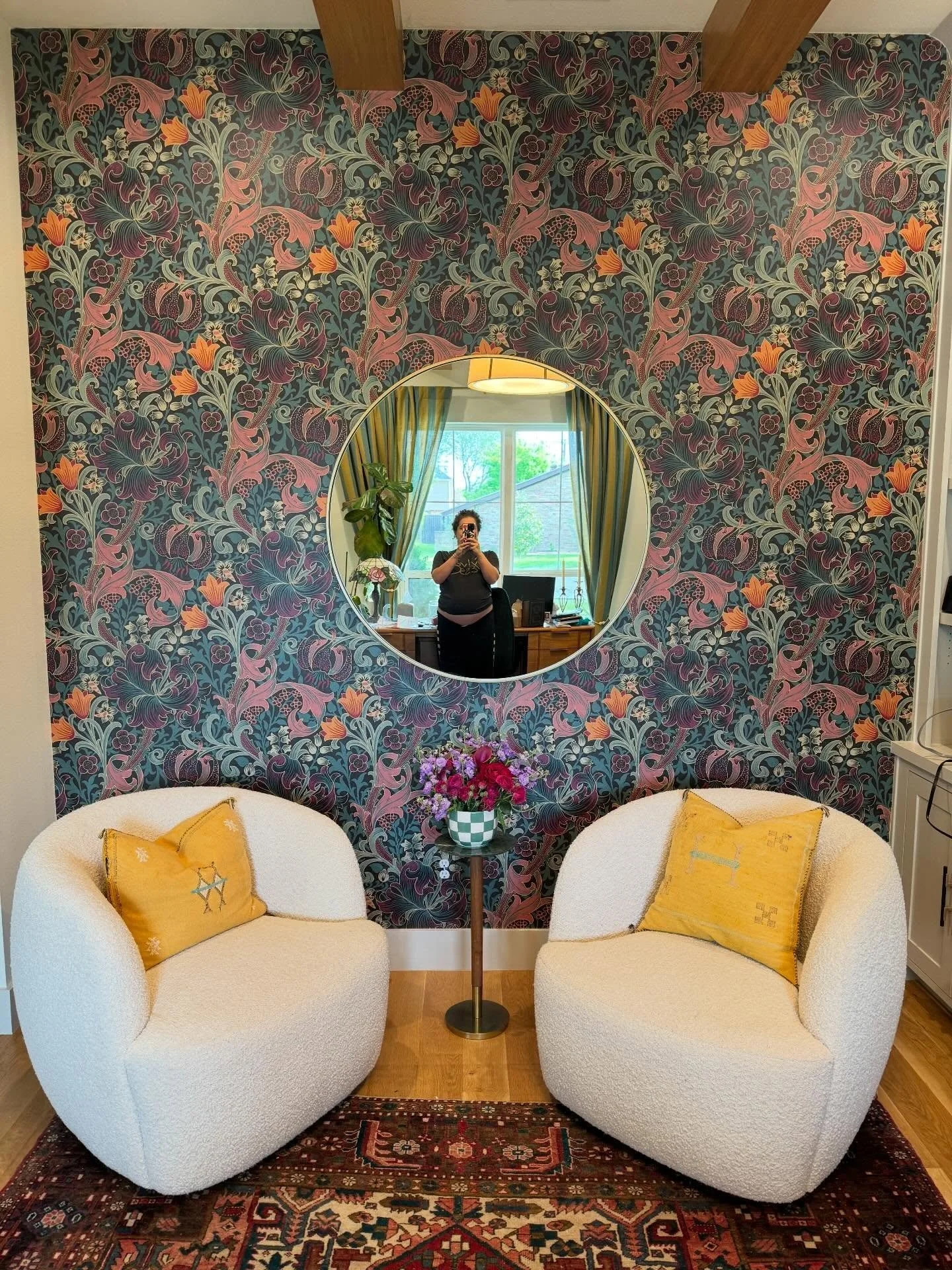 home office accent wall reveal 😍🙂&zwj;↕️🤤 more details tomorrow on Substack 

#homeoffice #homeofficedecor #homeofficedesign #houseofhackney #wallpaper