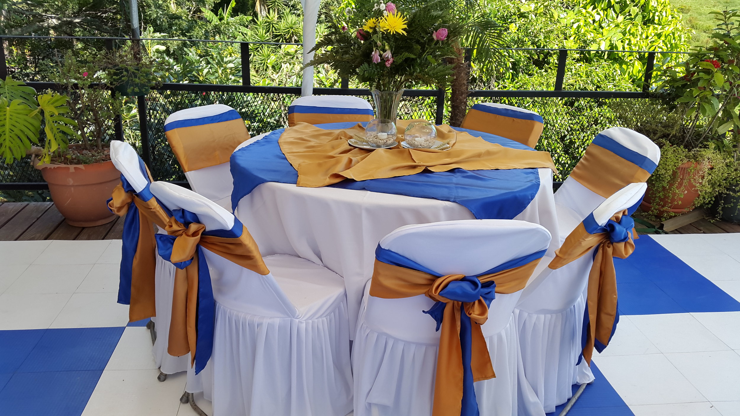 mesas y manteles.jpg