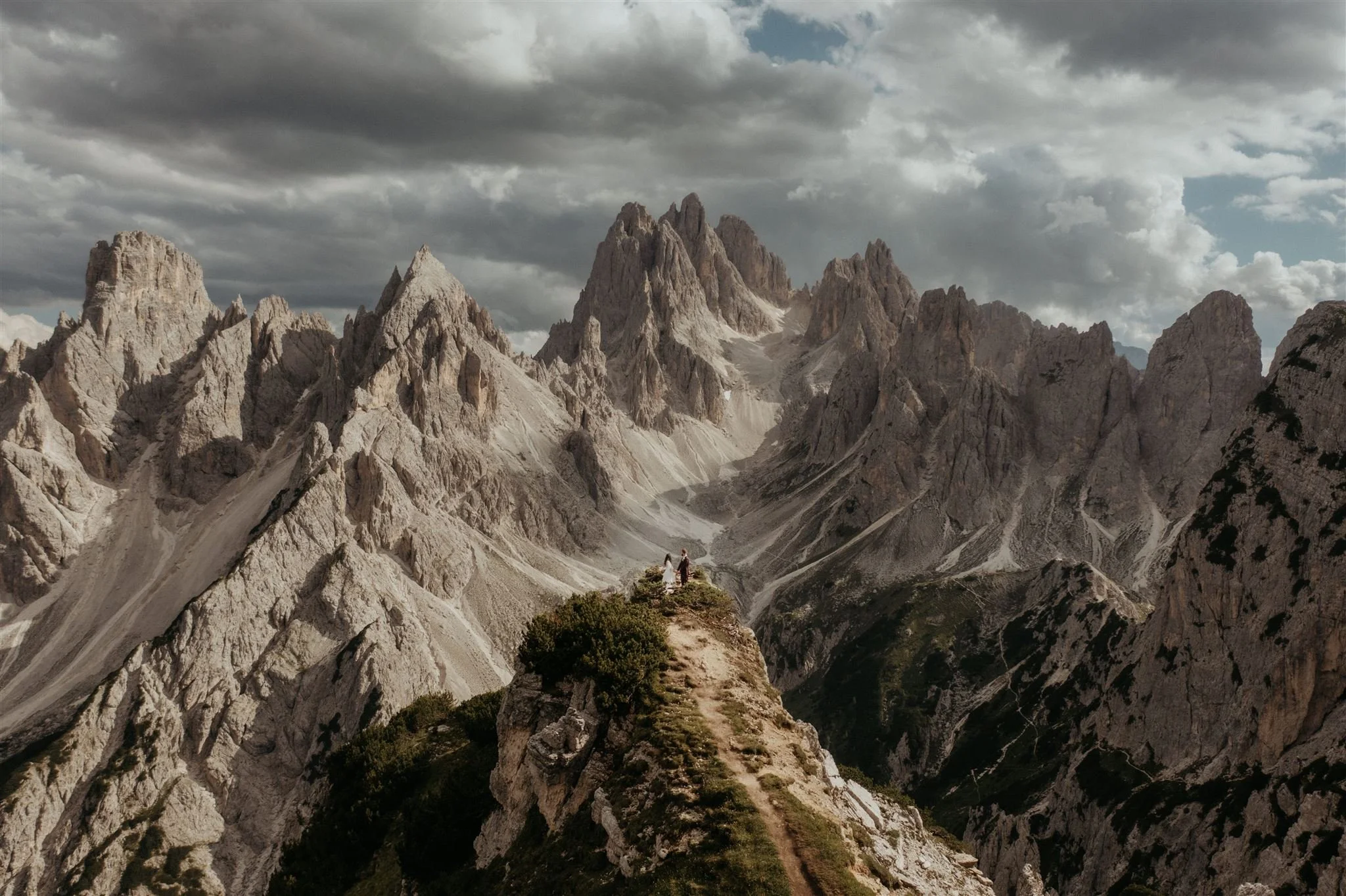 Elopement Photographer photos in the Dolomite mountains