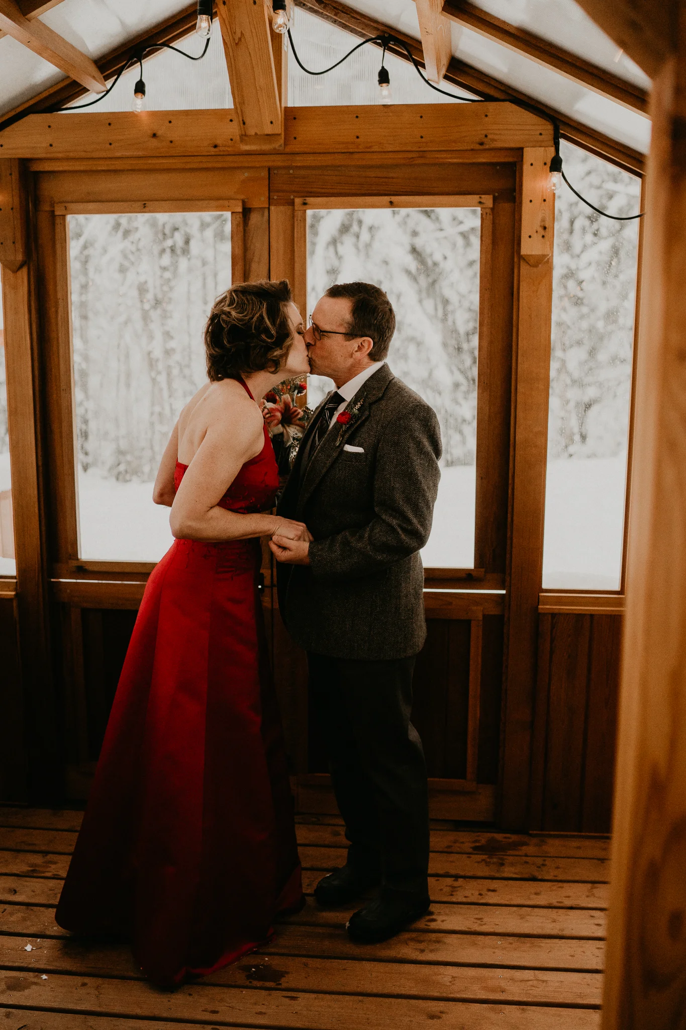 Mount-Rainier-Snow-Winter-Elopement-Adventure-Photographer2-15.jpg