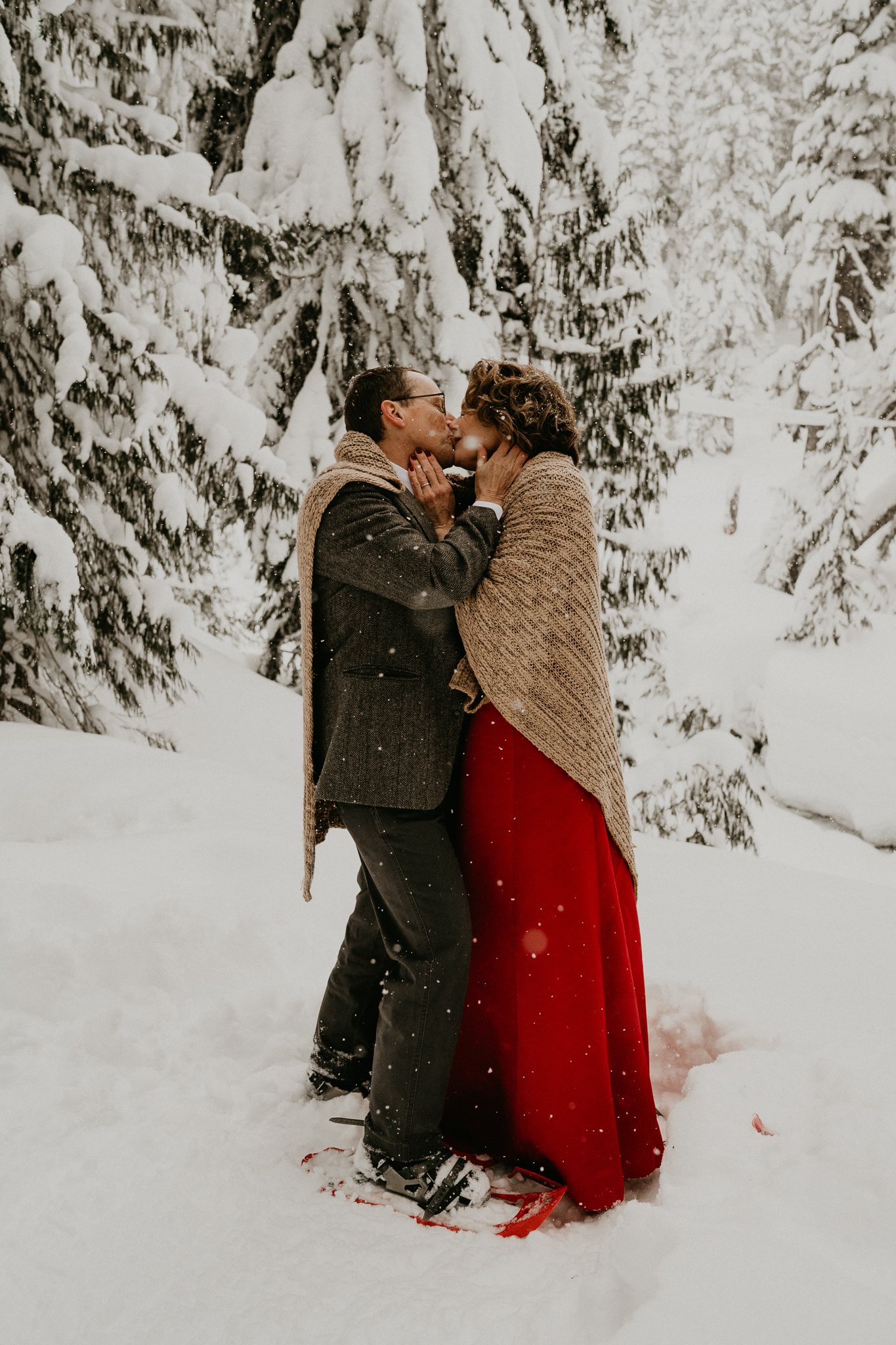 Mount-Rainier-Snow-Winter-Elopement-Adventure-Photographer2-72.jpg