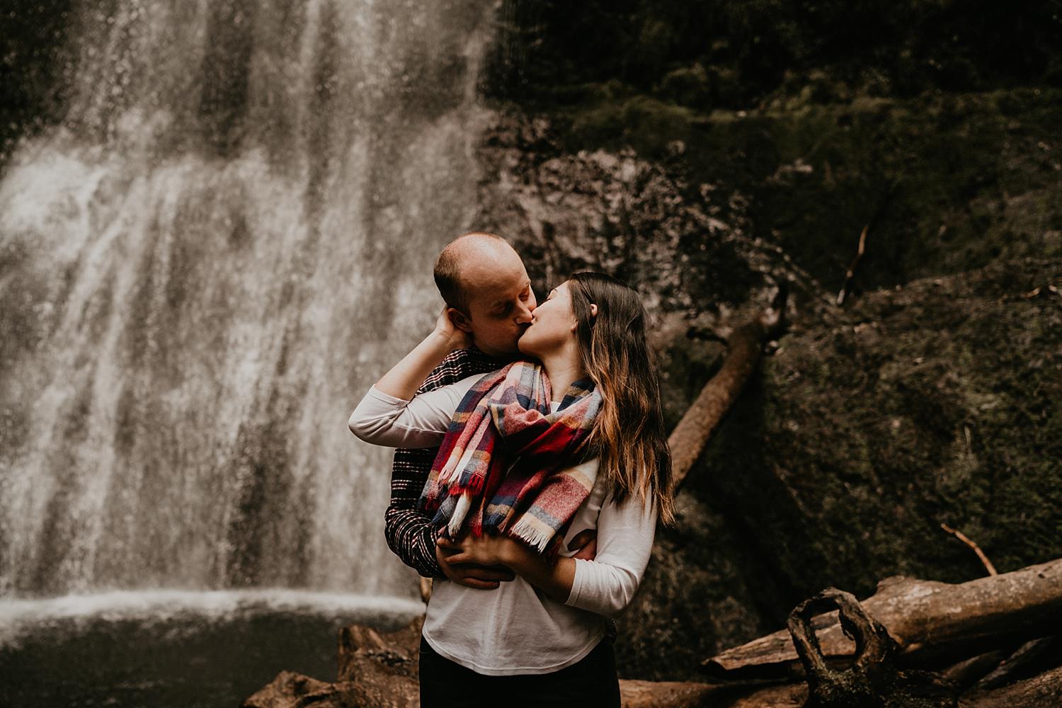 Lake-Crescent-Mount-Storm-King-Hiking-Adventure-Engagement-Seattle-Wedding-Photographer_0030.jpg