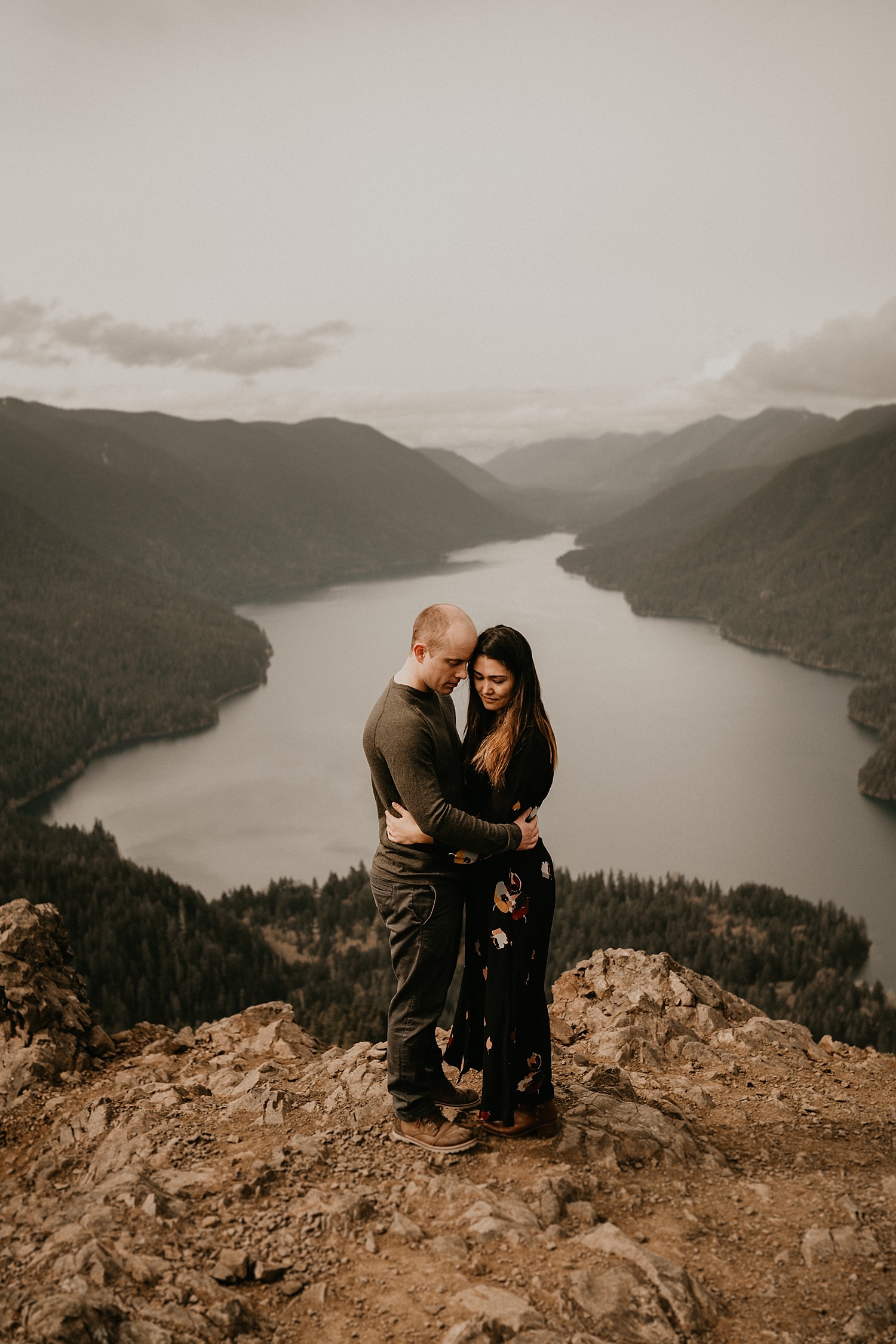 Mt Storm King Trail Engagement Photos