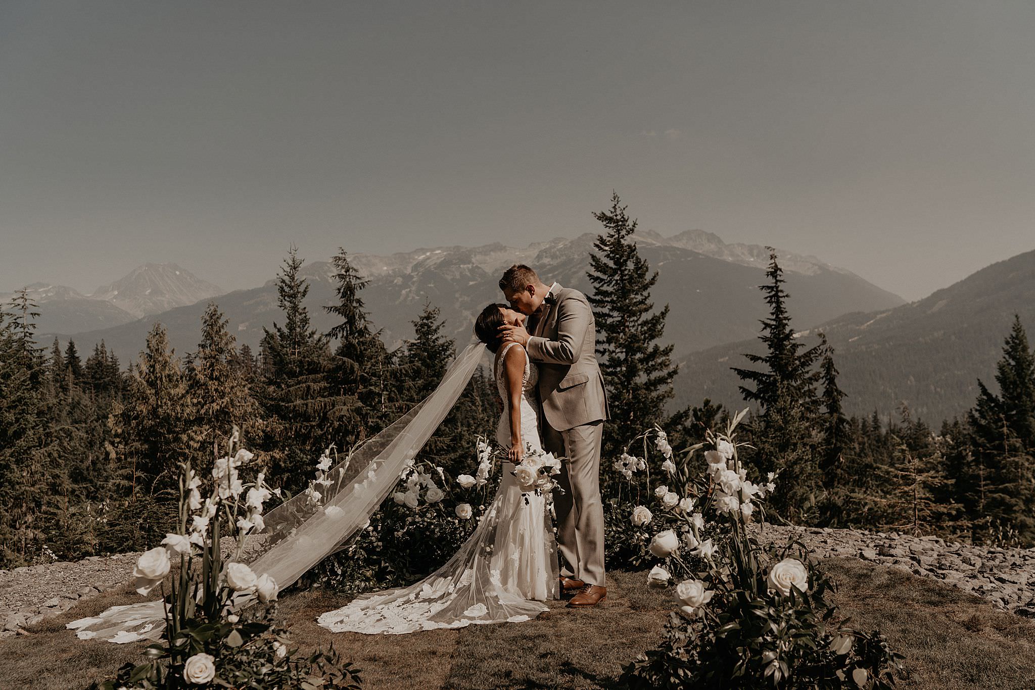 whistler-mountain-helicopter-elopement-wedding_0072.jpg