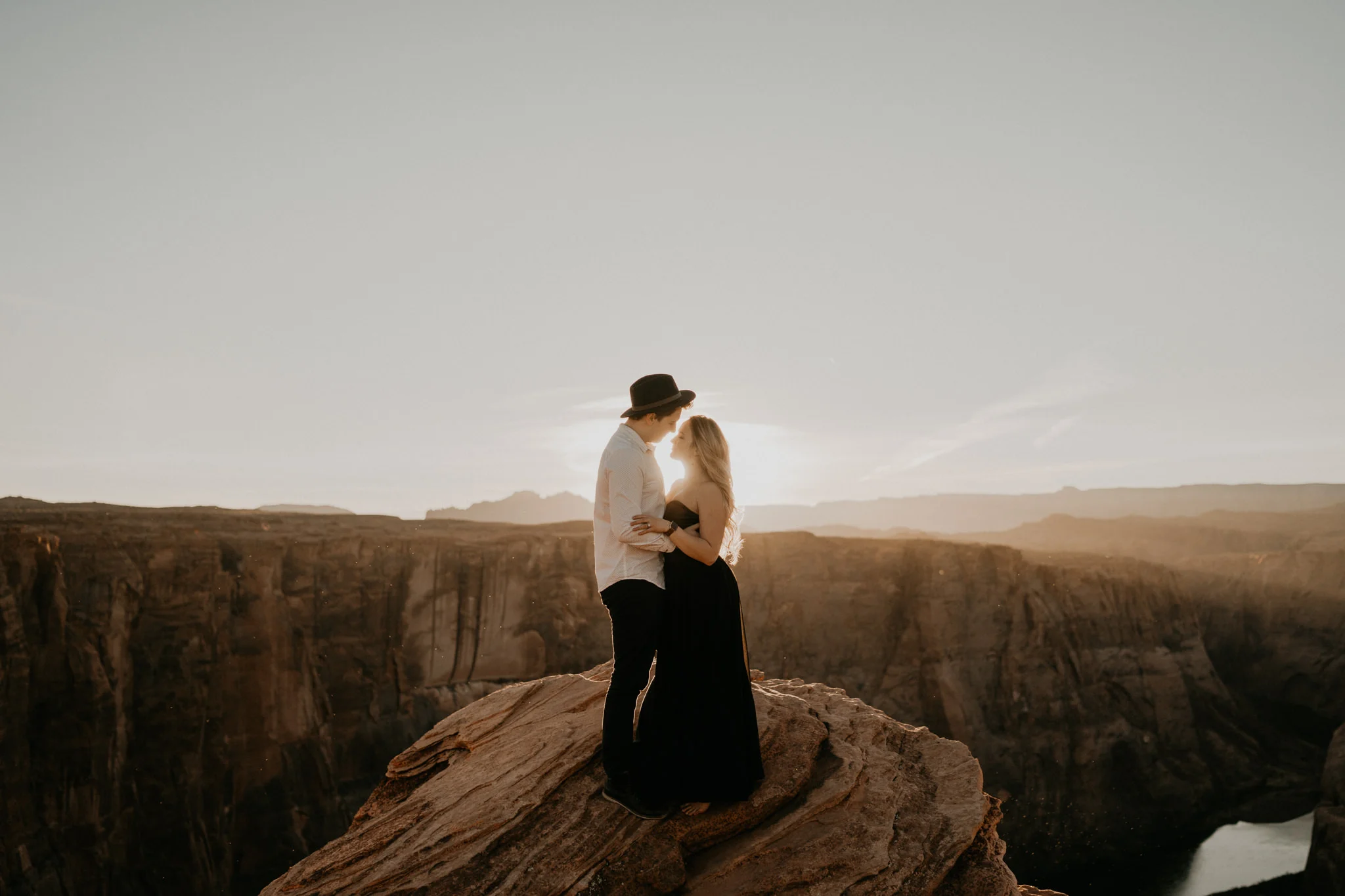 Couple kissed at horseshoe bend in Sedona Arizona for their elopement photography