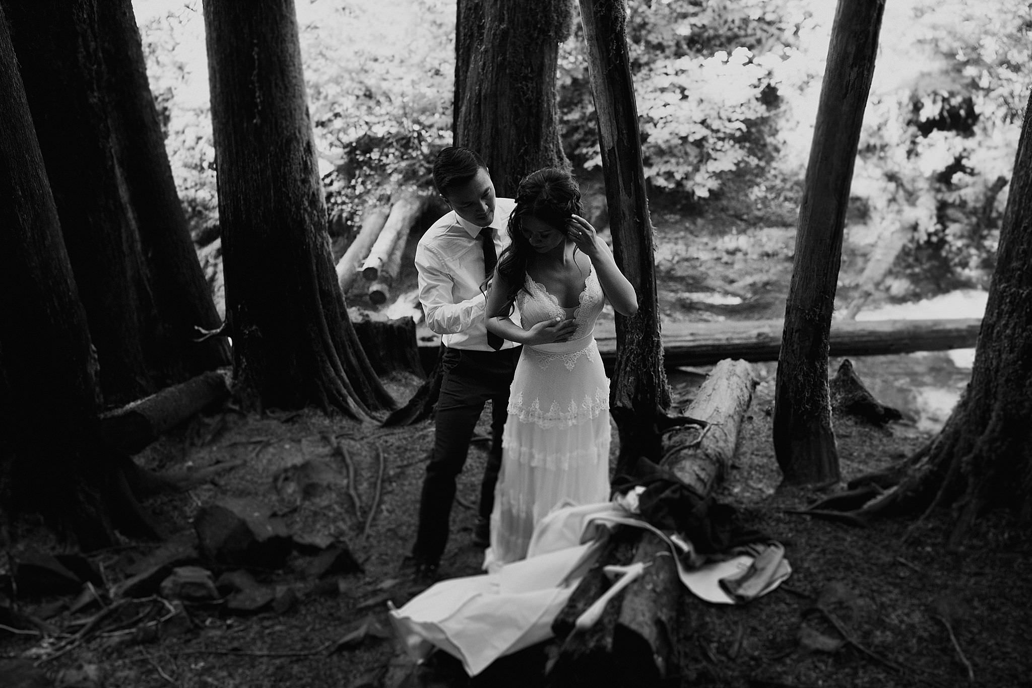 pnw-forest-waterfalls-elopement_0046.jpg