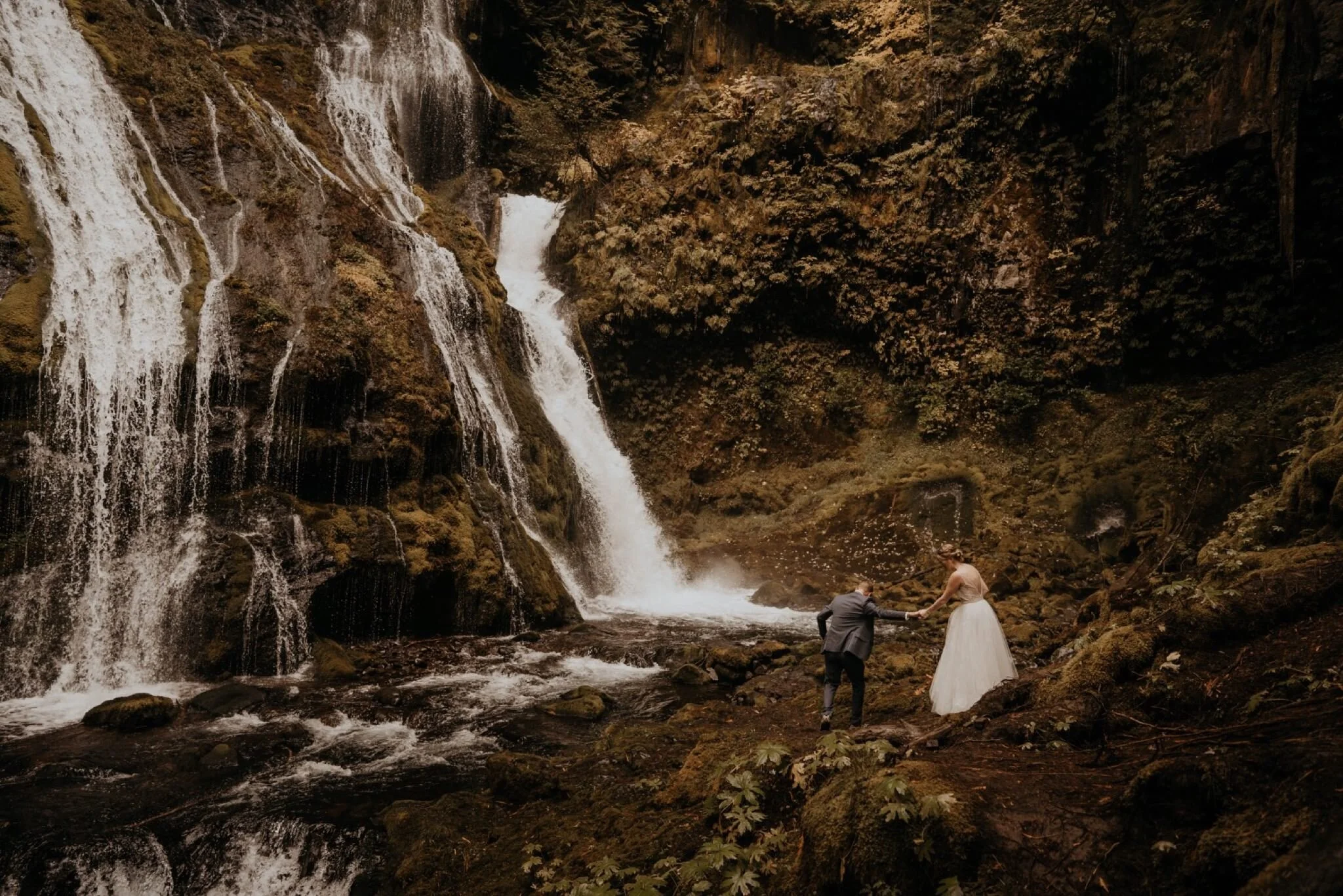 Washington Waterfall and Mountain Elopement Photographer