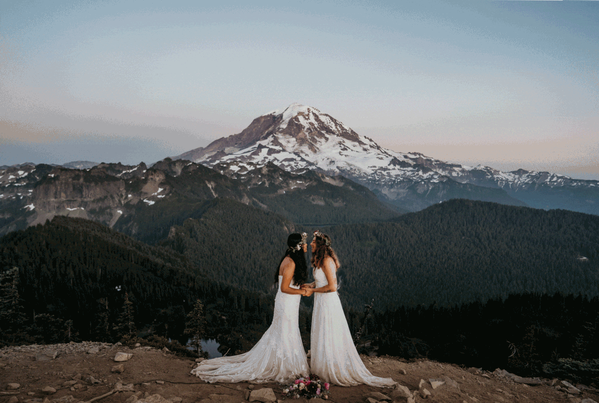 Picturesque-Hiking-Adventure-Elopement-Mount-Rainier-National-Park-03g.gif