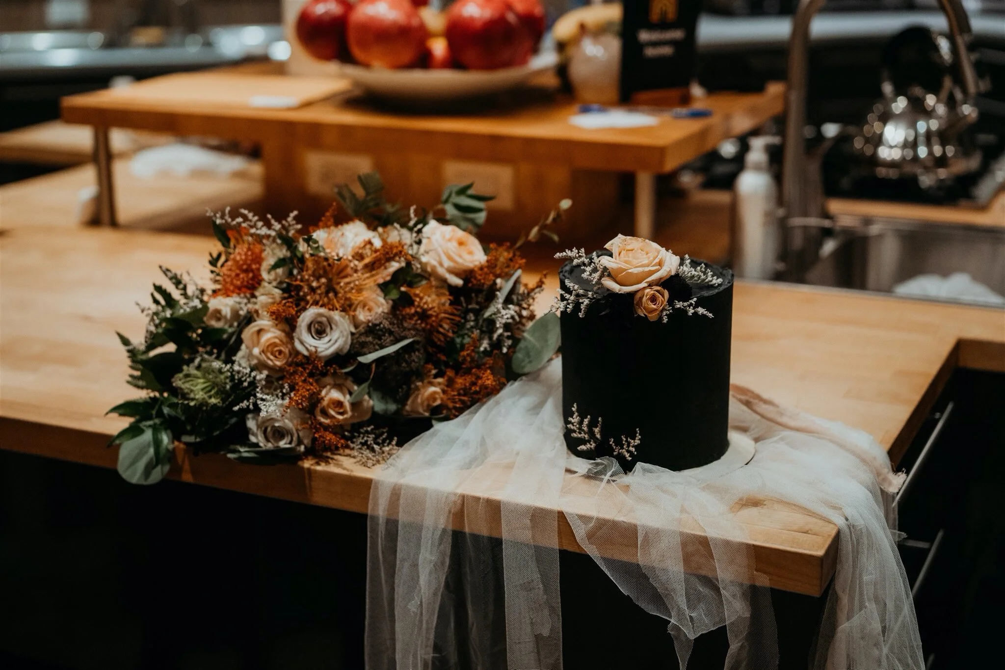 Elopement Wedding Cake and Florals