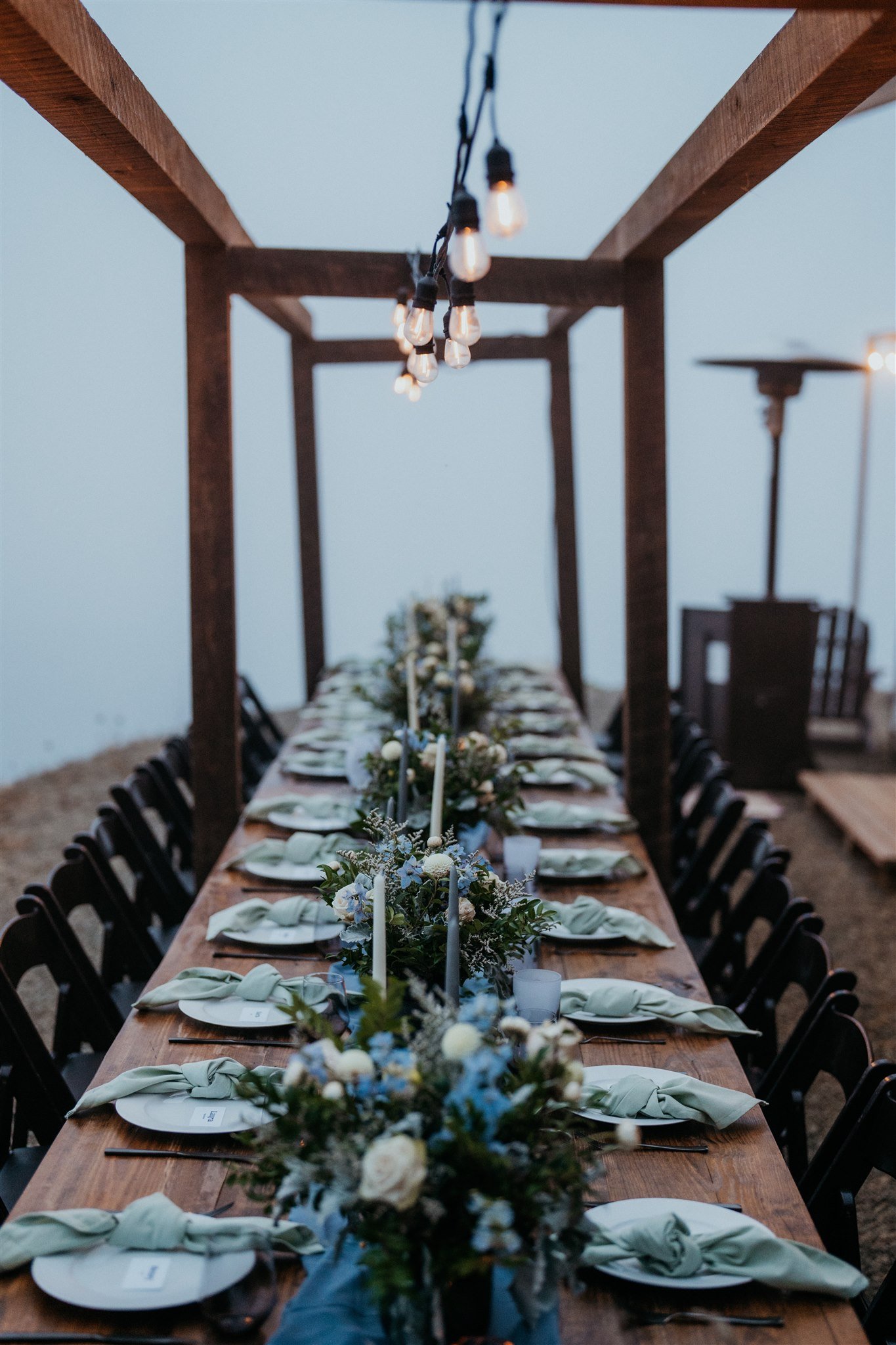 Candlelit dinner reception table on the Southern Oregon Coast