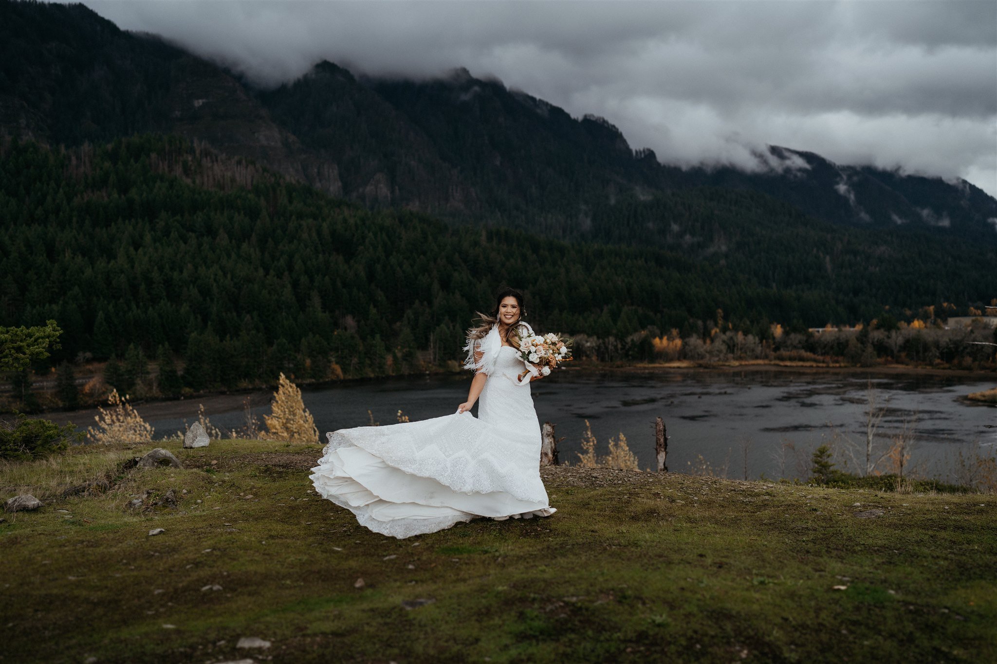 Bridal portraits at Oregon crest overlook