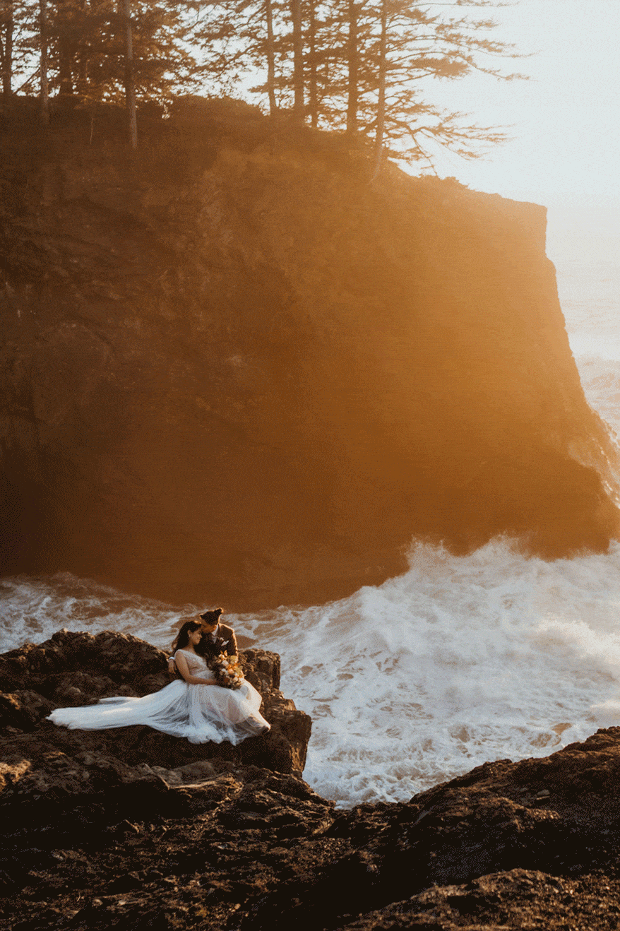 oregon-cliff-ocean-elopement.gif