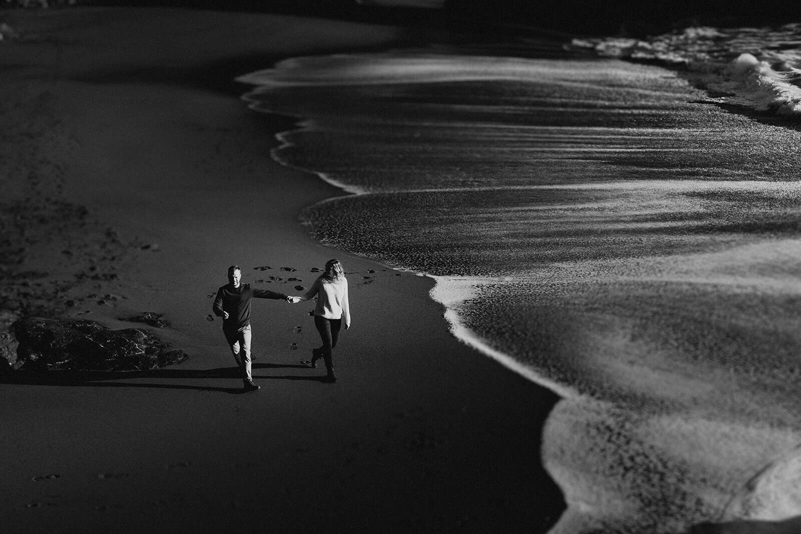 Couple photo session on the beach in Oregon