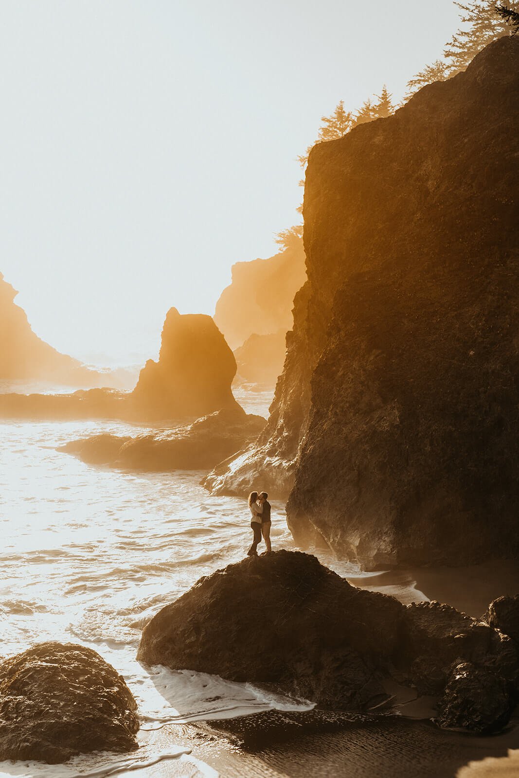 Sunset couple photo shoot on the Oregon Coast