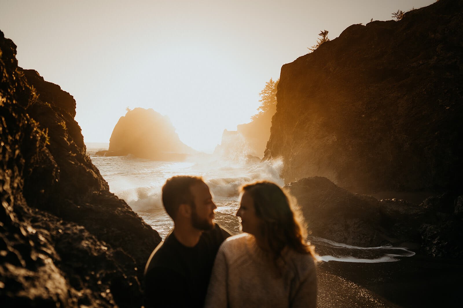 Sunset couple photo session on the Oregon Coast