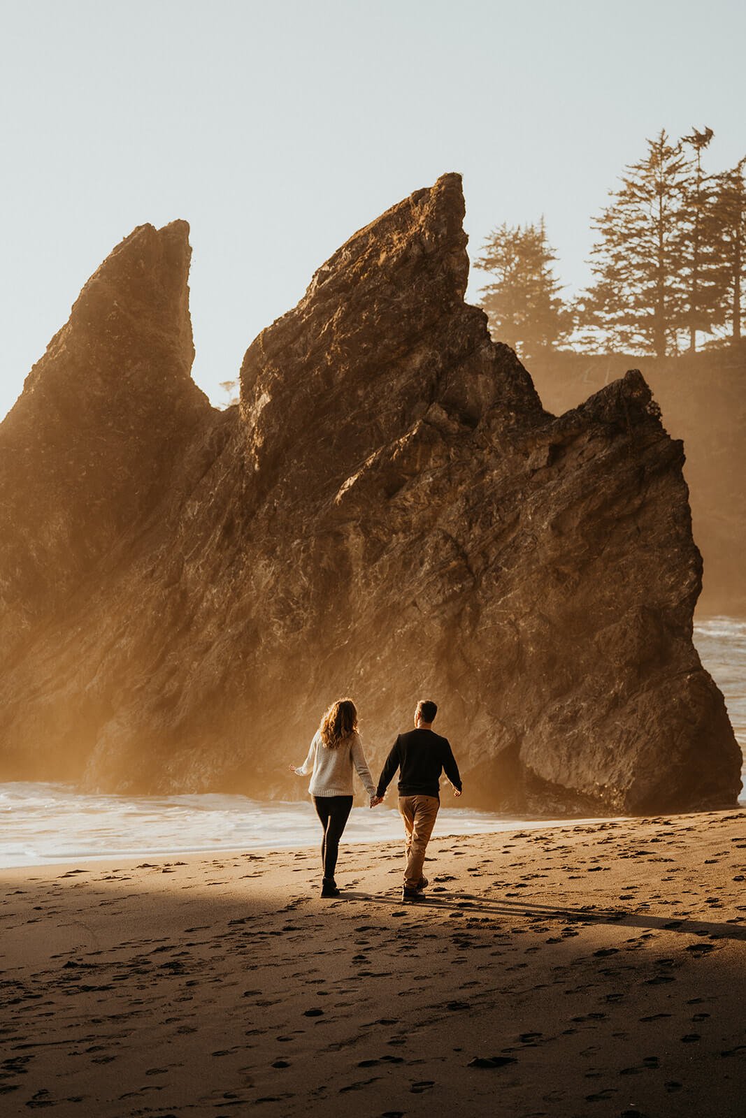 Sunset couple photo shoot on the Oregon Coast