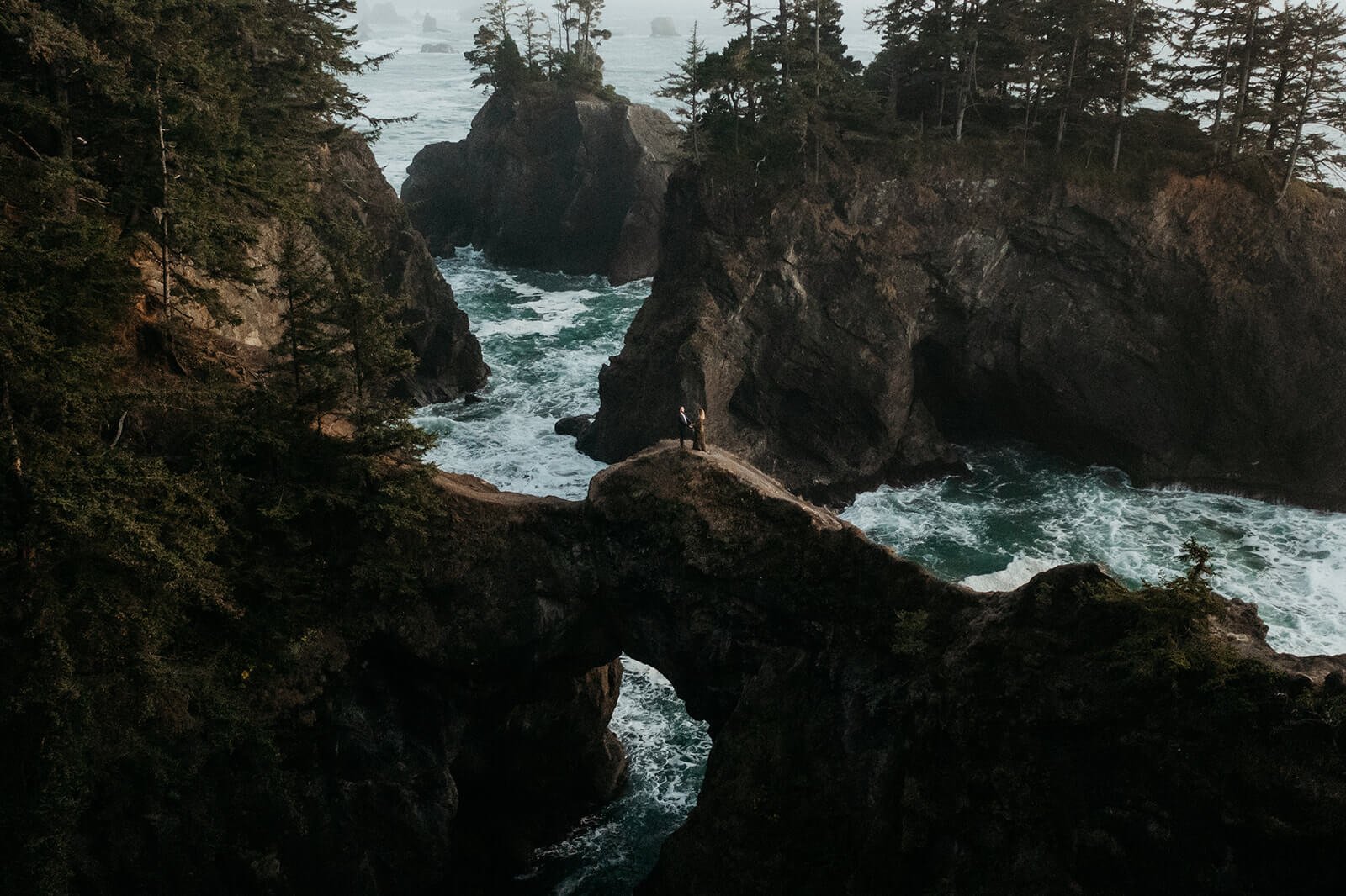 Couple photo session on the cliffs at the Oregon Coast
