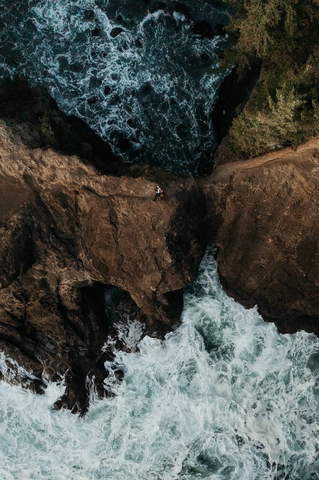 Couple photo shoot on the cliffs at the Oregon Coast