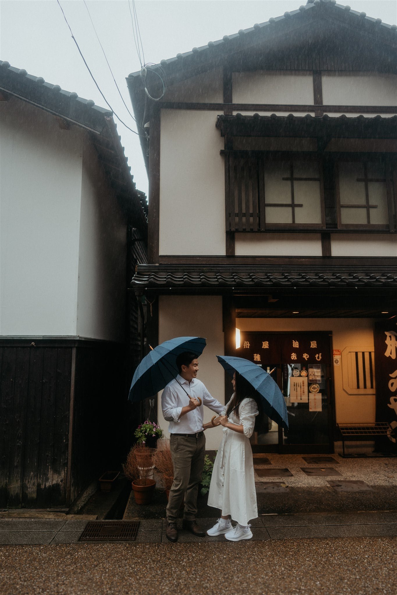Bride and groom elopement portraits in Kyoto, Japan