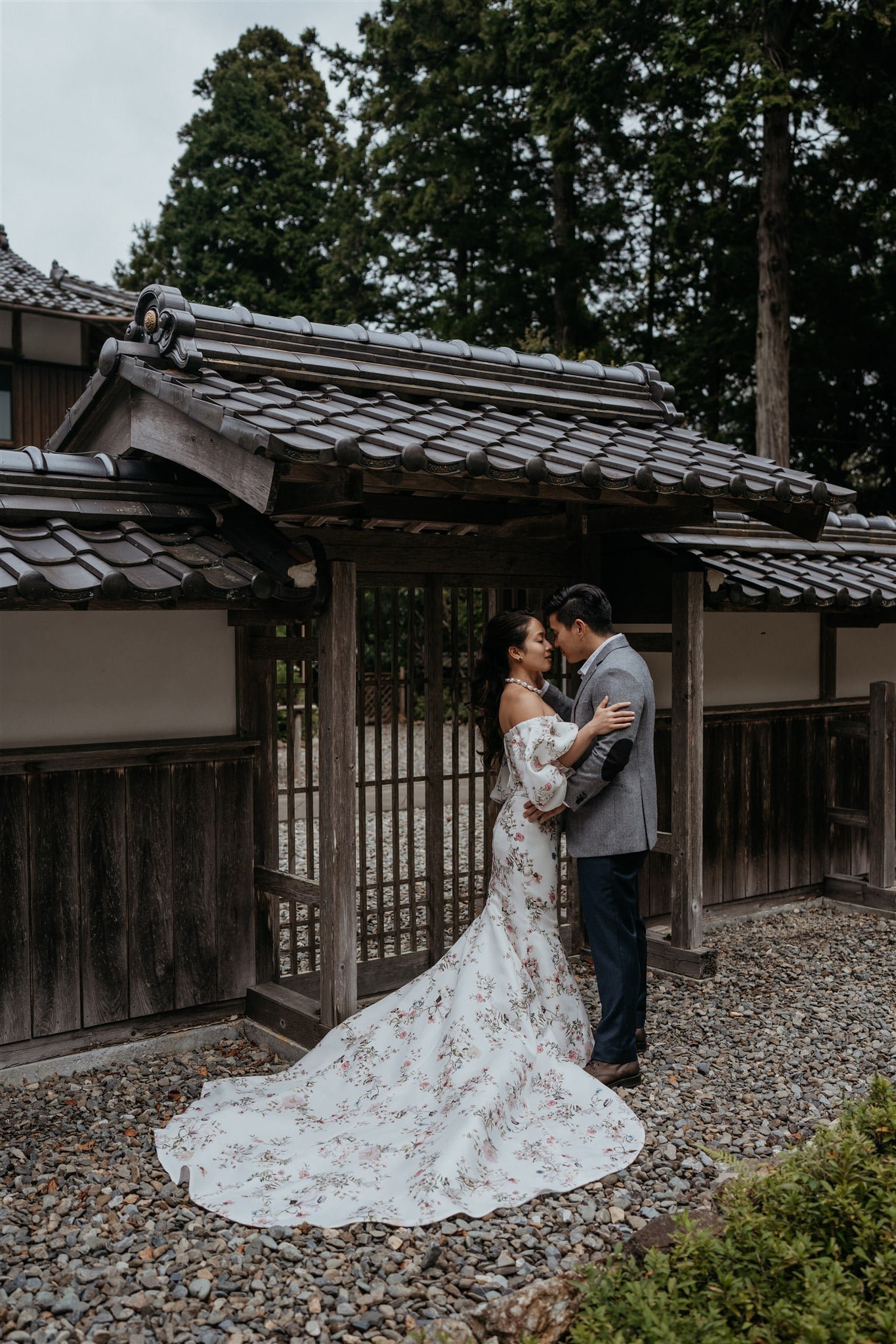 Bride and groom elopement portraits in Kyoto, Japan