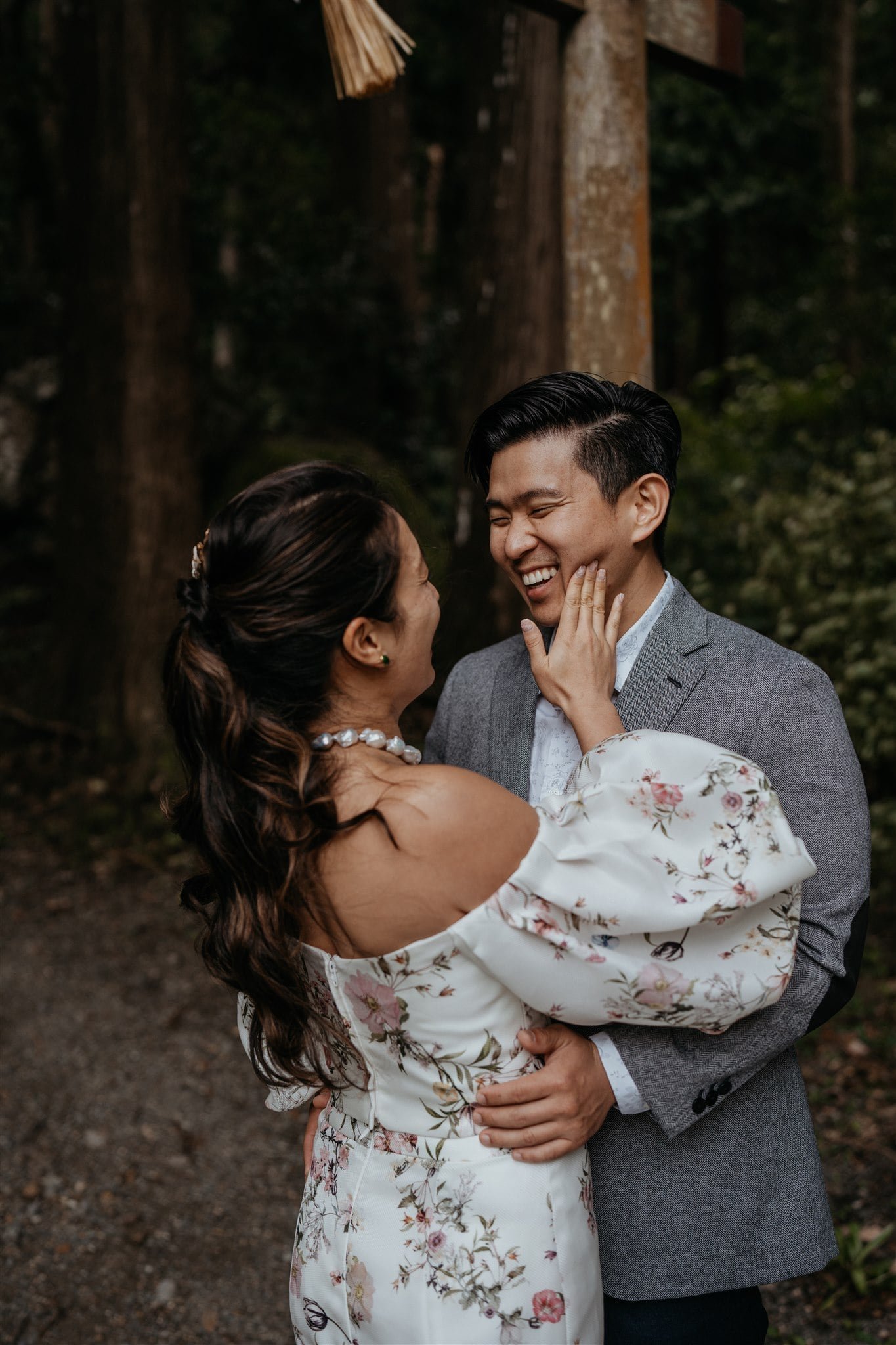 Bride and groom Japan elopement portraits in the forest