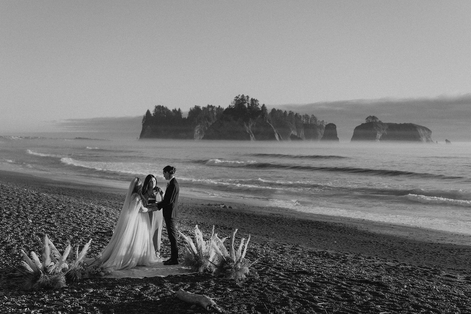 rialto-beach-elopement-henry-tieu-photography-117-min.jpg