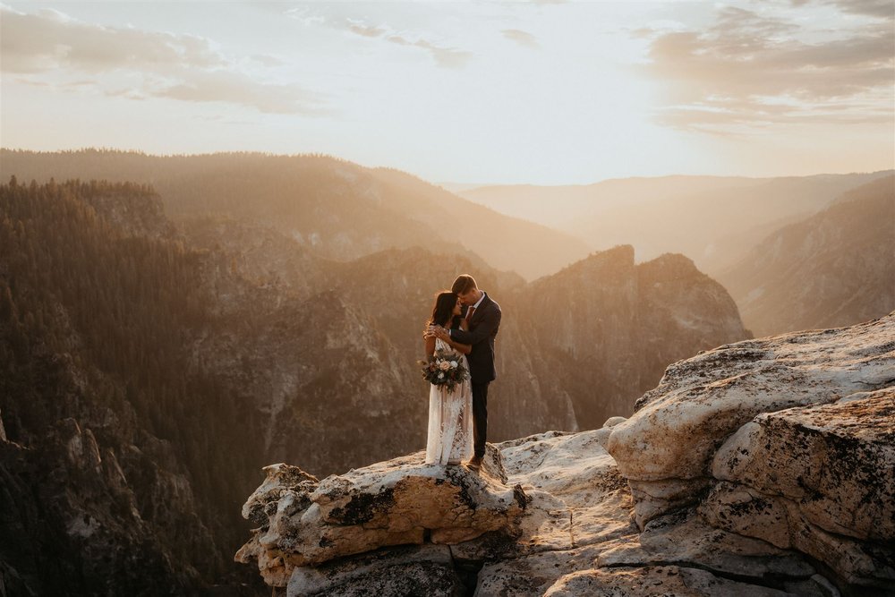 Sunset photos at Taft Point in Yosemite