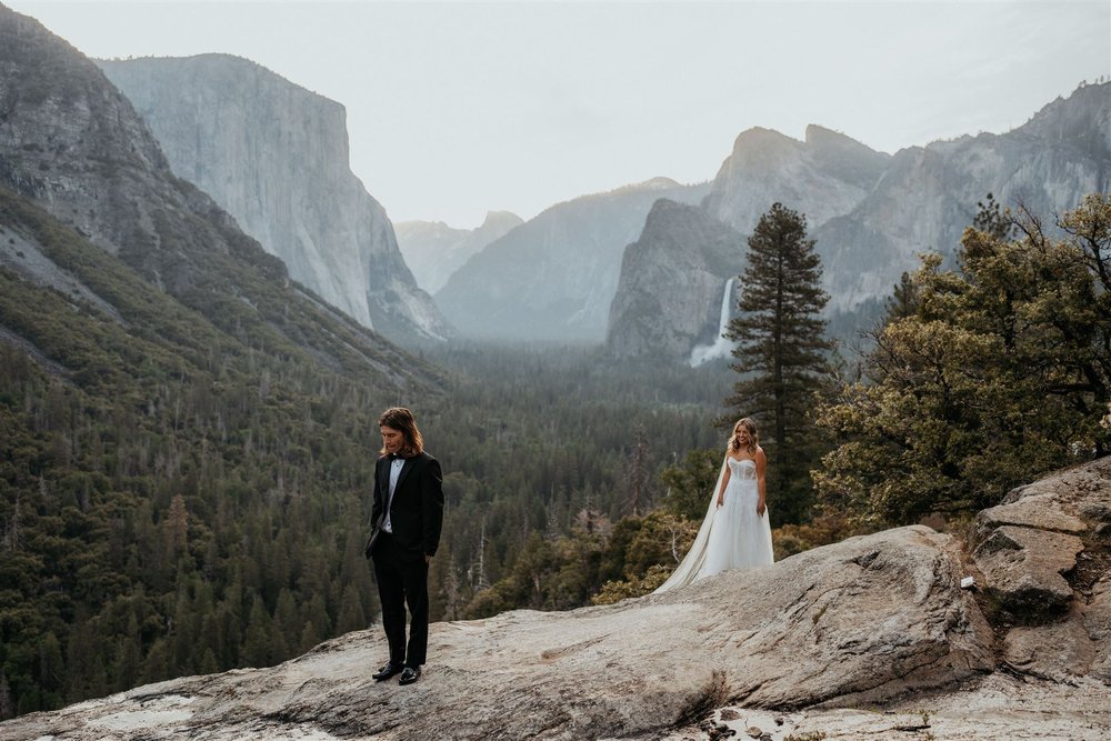 Bride and groom first look at Tunnel View Yosemite elopement