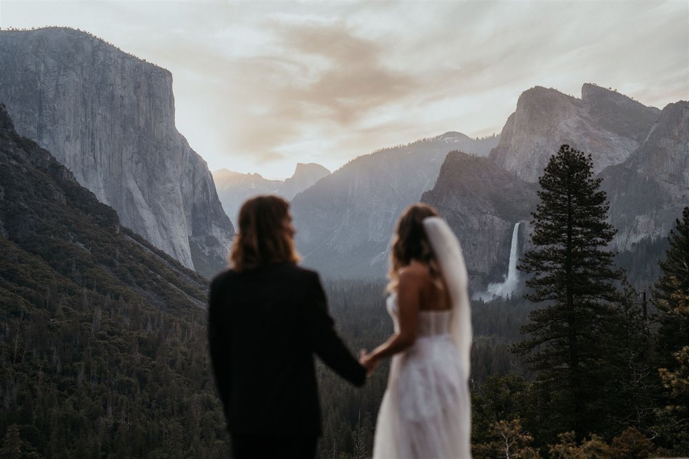 Bride and groom elopement at Tunnel View in Yosemite