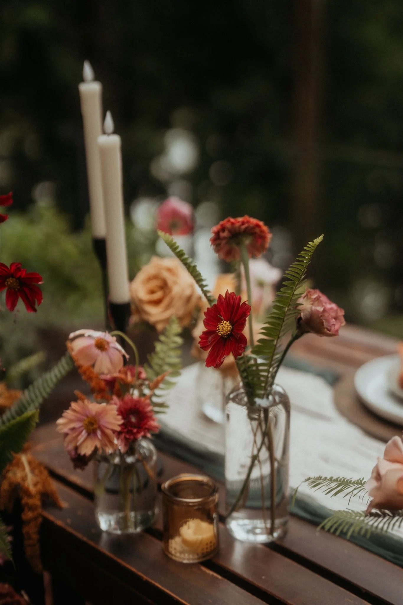 Fall toned wildflowers in bud vases on sweetheart table at Washington elopement